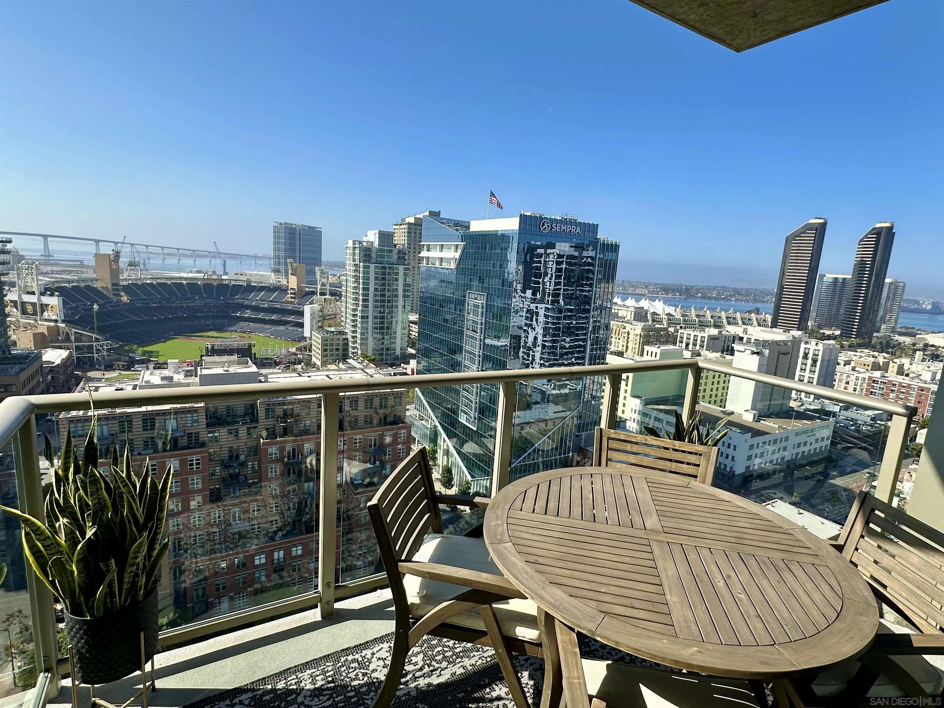 https://cdn.realtyfeed.com/cdn/127/260004962/63f197e8ac29c998b87dd30dff847437.webp
