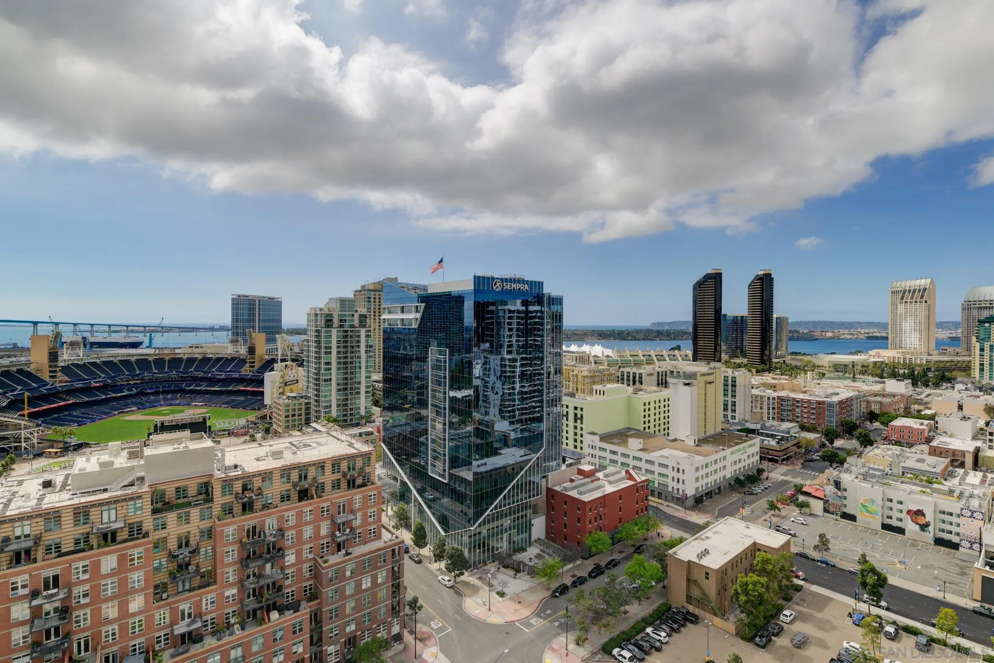https://cdn.realtyfeed.com/cdn/127/260004962/ac36d48a515f2486731ca58b7e794383.webp