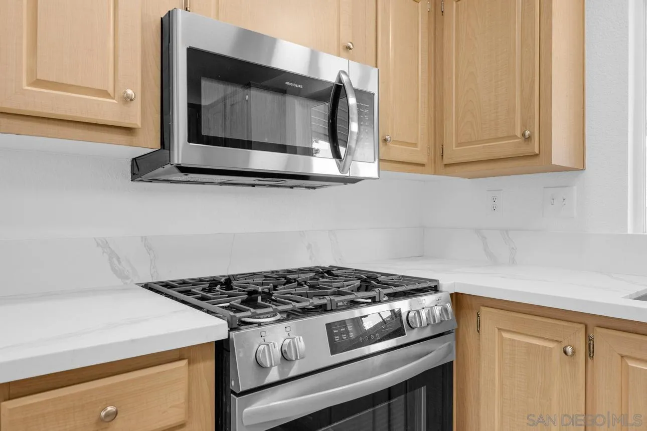 https://cdn.realtyfeed.com/cdn/127/260004963/8de1e6cf7852e9bd7a164b2c7f14278d.webp