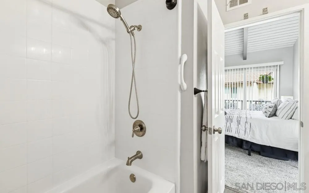 https://cdn.realtyfeed.com/cdn/127/260004965/0374ddb18bb148258fcc852a31c7e753.webp