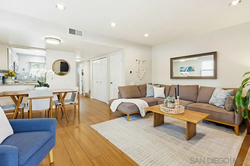 https://cdn.realtyfeed.com/cdn/127/260004965/ab404c962c3f153f3e3944240d74adfe.webp