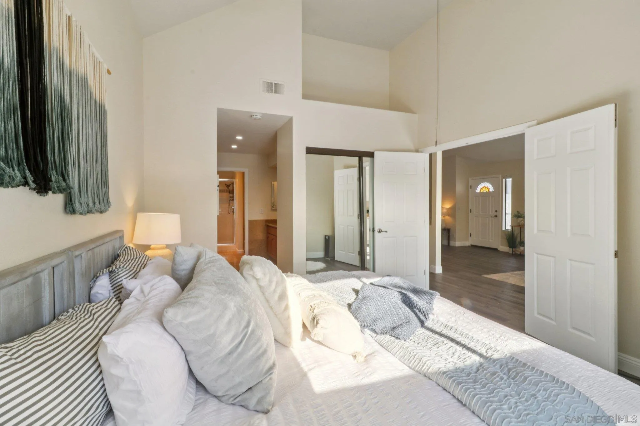 https://cdn.realtyfeed.com/cdn/127/260004967/f24ee605616244bd3e0ea6de8df1612d.webp