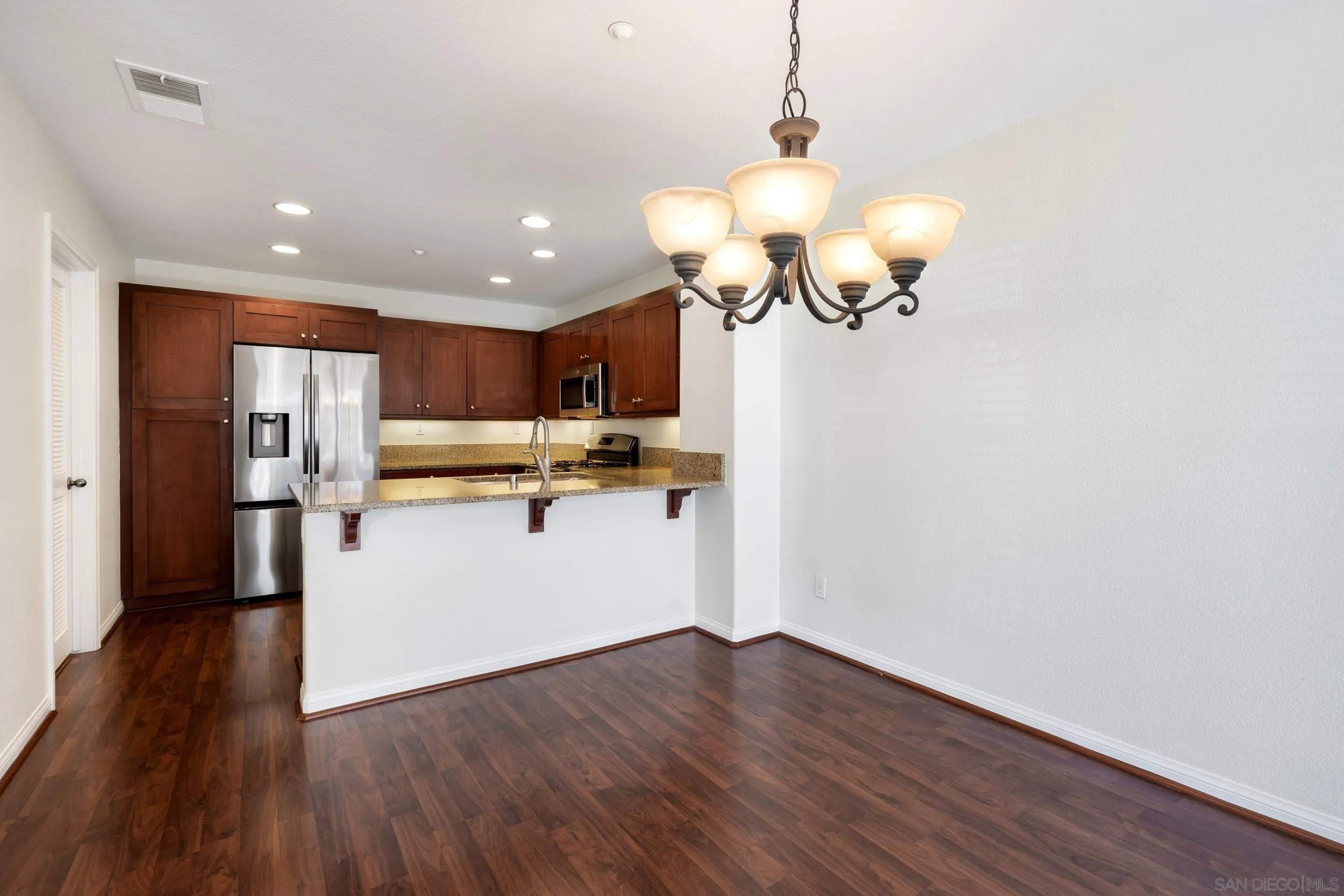 Photo #7: 260004968 Listing: Photo #7