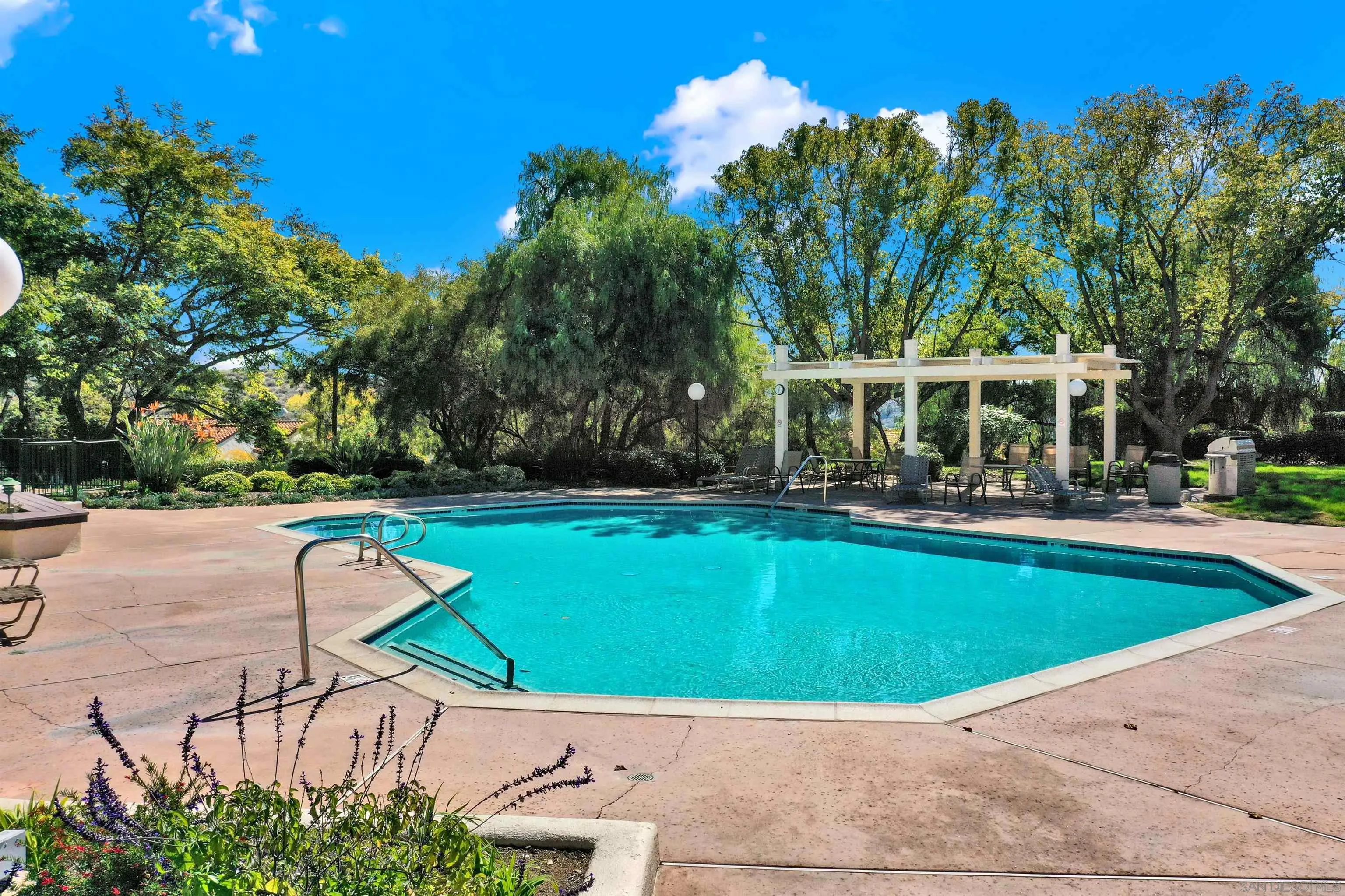 https://cdn.realtyfeed.com/cdn/127/260004970/237bedece54b837664ac1c3bf60385a1.webp