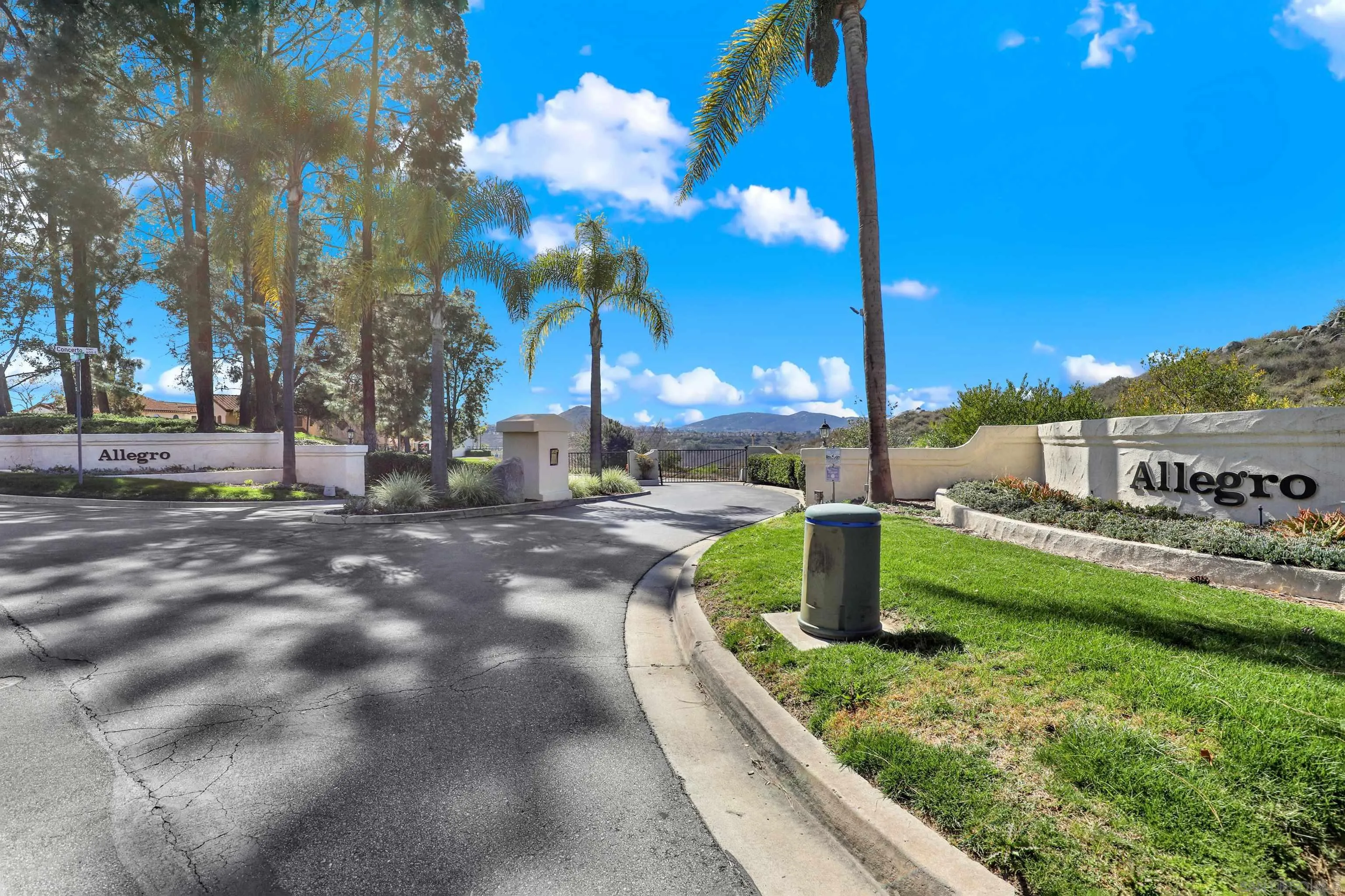 https://cdn.realtyfeed.com/cdn/127/260004970/fe6f3127afc9ad815293763df14ff2a8.webp