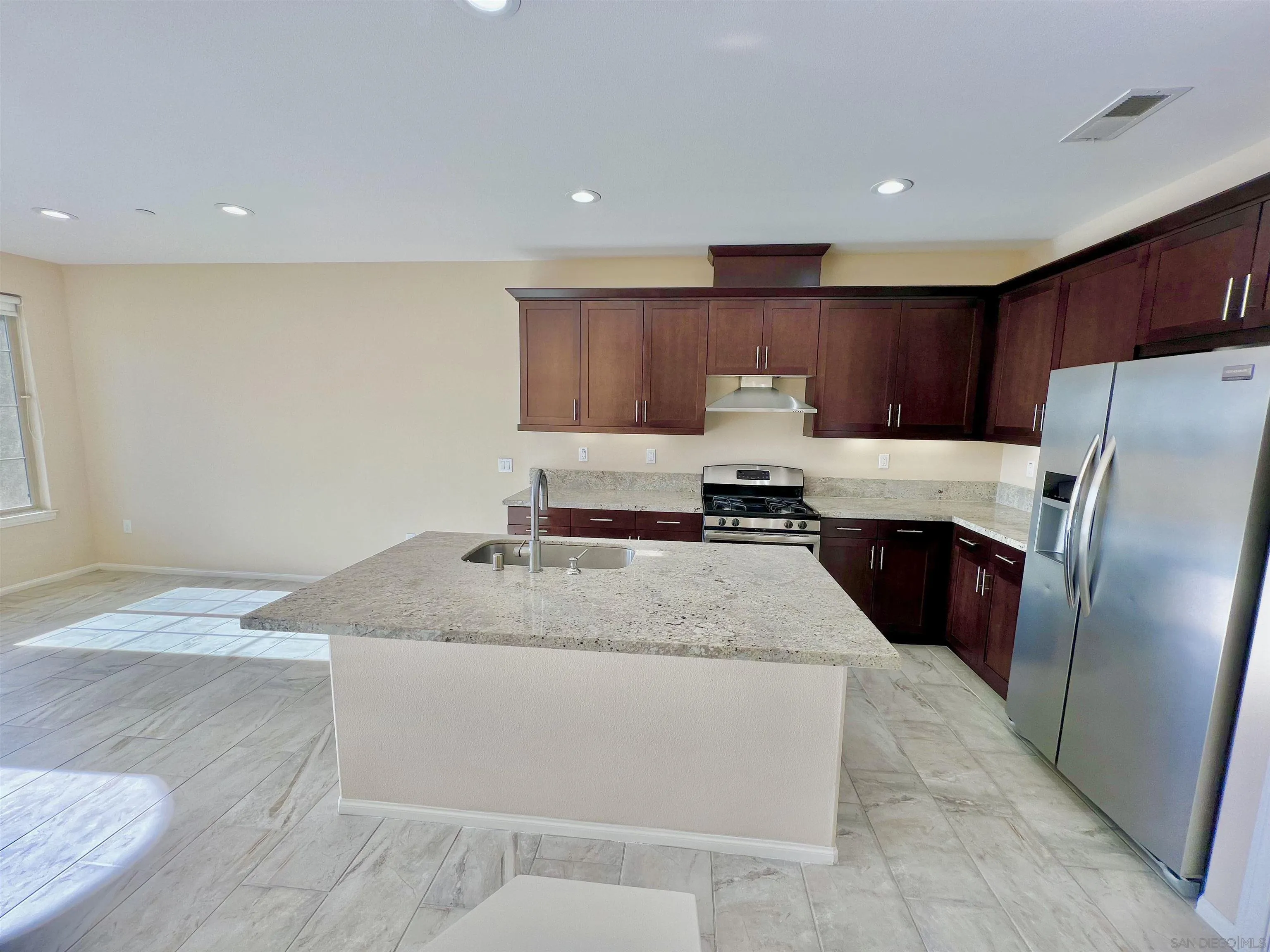 https://cdn.realtyfeed.com/cdn/127/260004971/6aa930f2a98c584caad967067b6dd4a2.webp