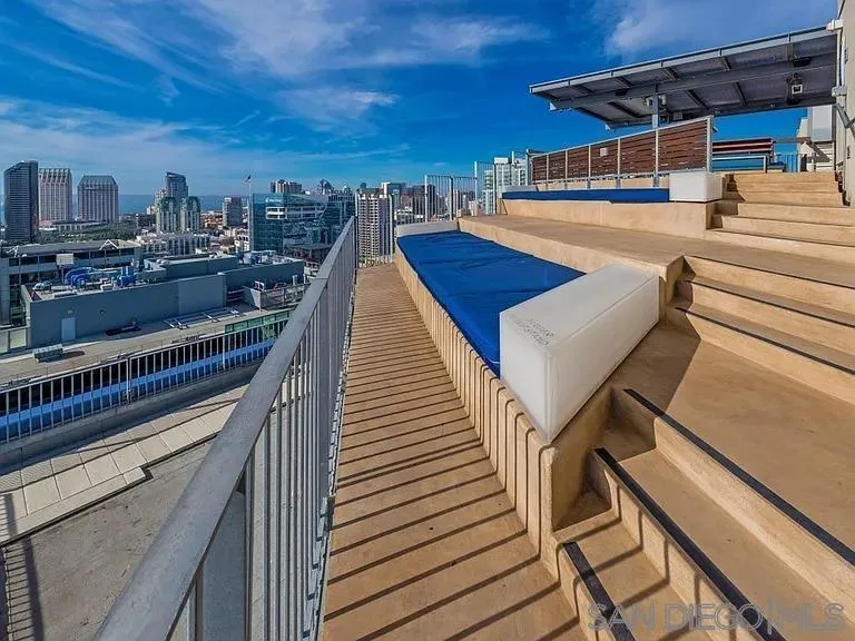 https://cdn.realtyfeed.com/cdn/127/260004972/21c87544b259afa3f81cbb36c3b7483a.webp