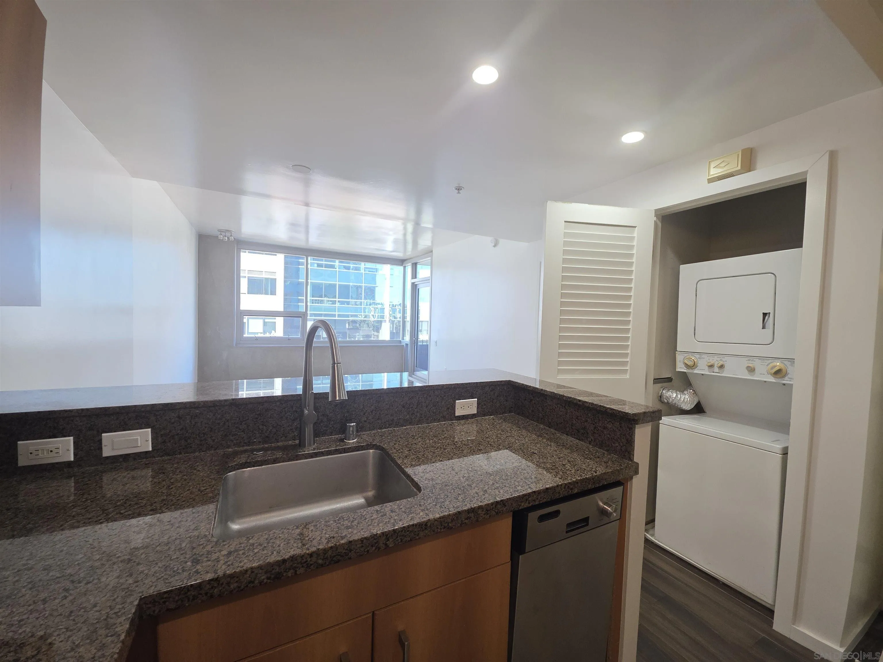 https://cdn.realtyfeed.com/cdn/127/260004972/4074edcd74f879dab07e0a49c0a88f4c.webp