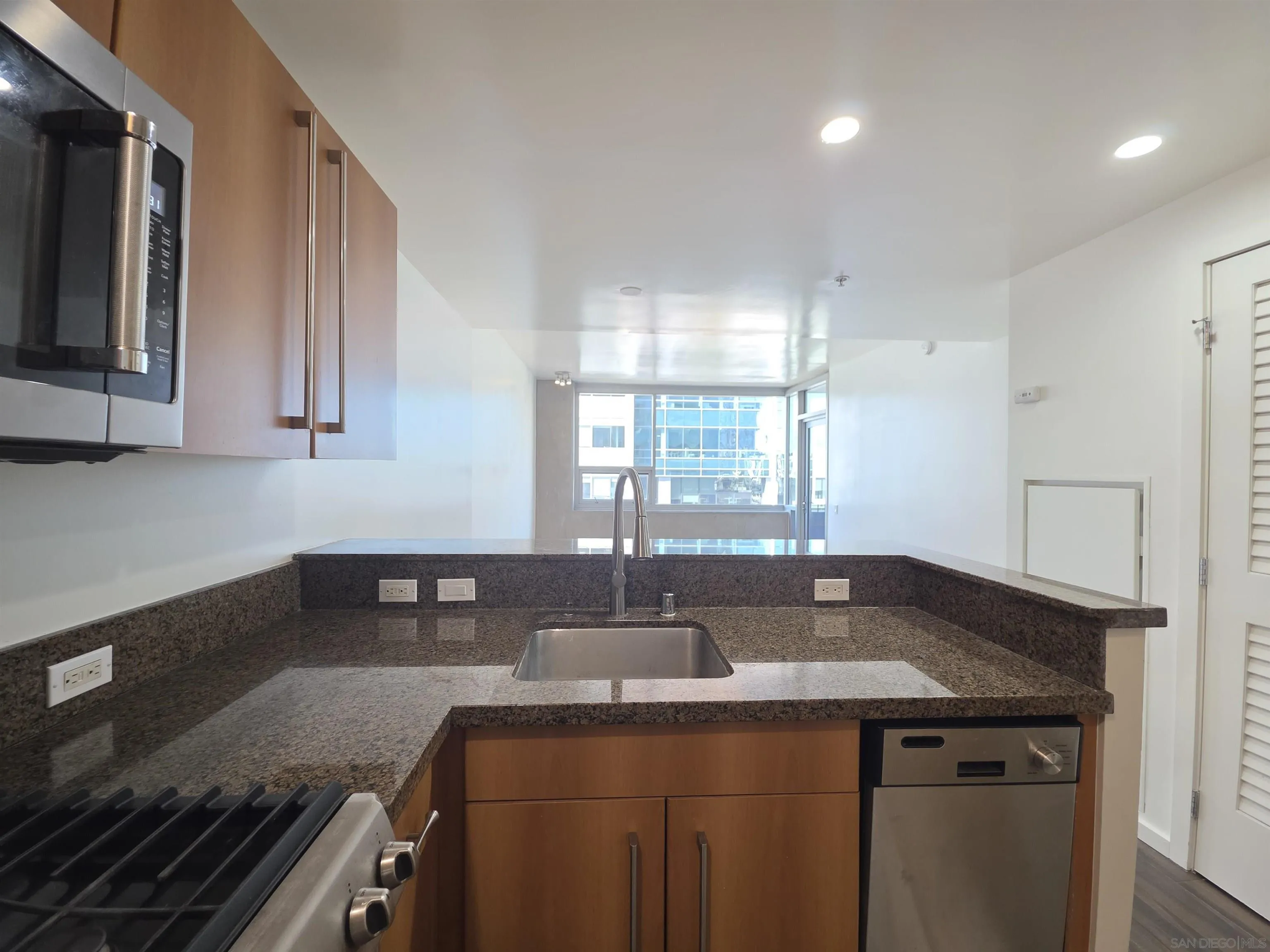 https://cdn.realtyfeed.com/cdn/127/260004972/7efb47f5dff4392970c7d1588129bcf4.webp