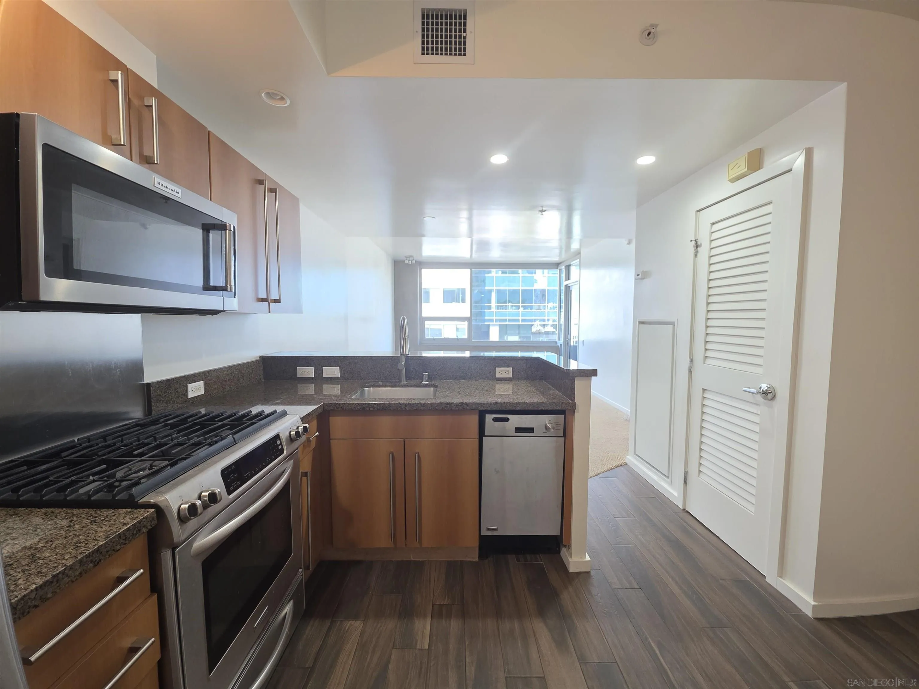 https://cdn.realtyfeed.com/cdn/127/260004972/989b6115b3020990ae298543878179bb.webp