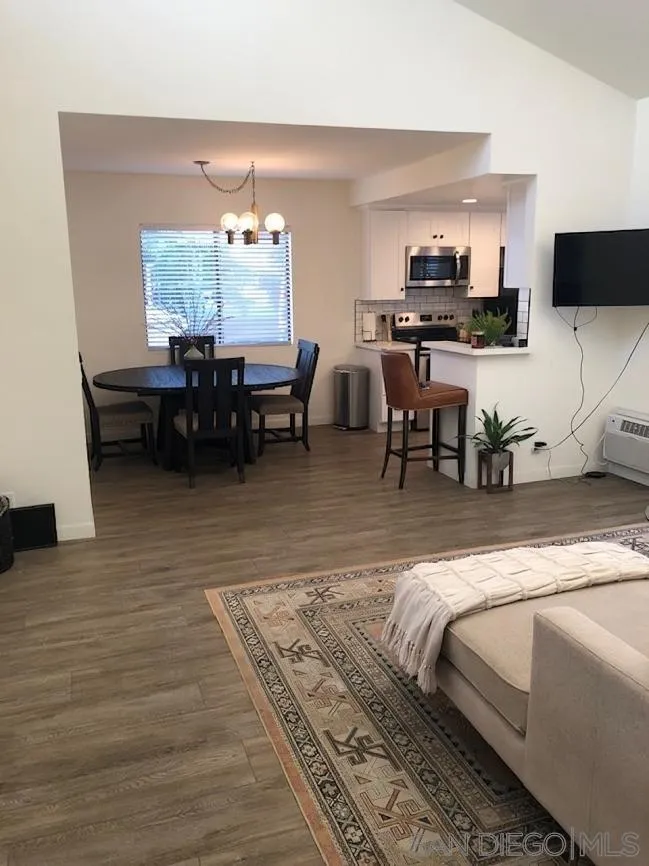 Photo #4: 260004973 Listing: Photo #4