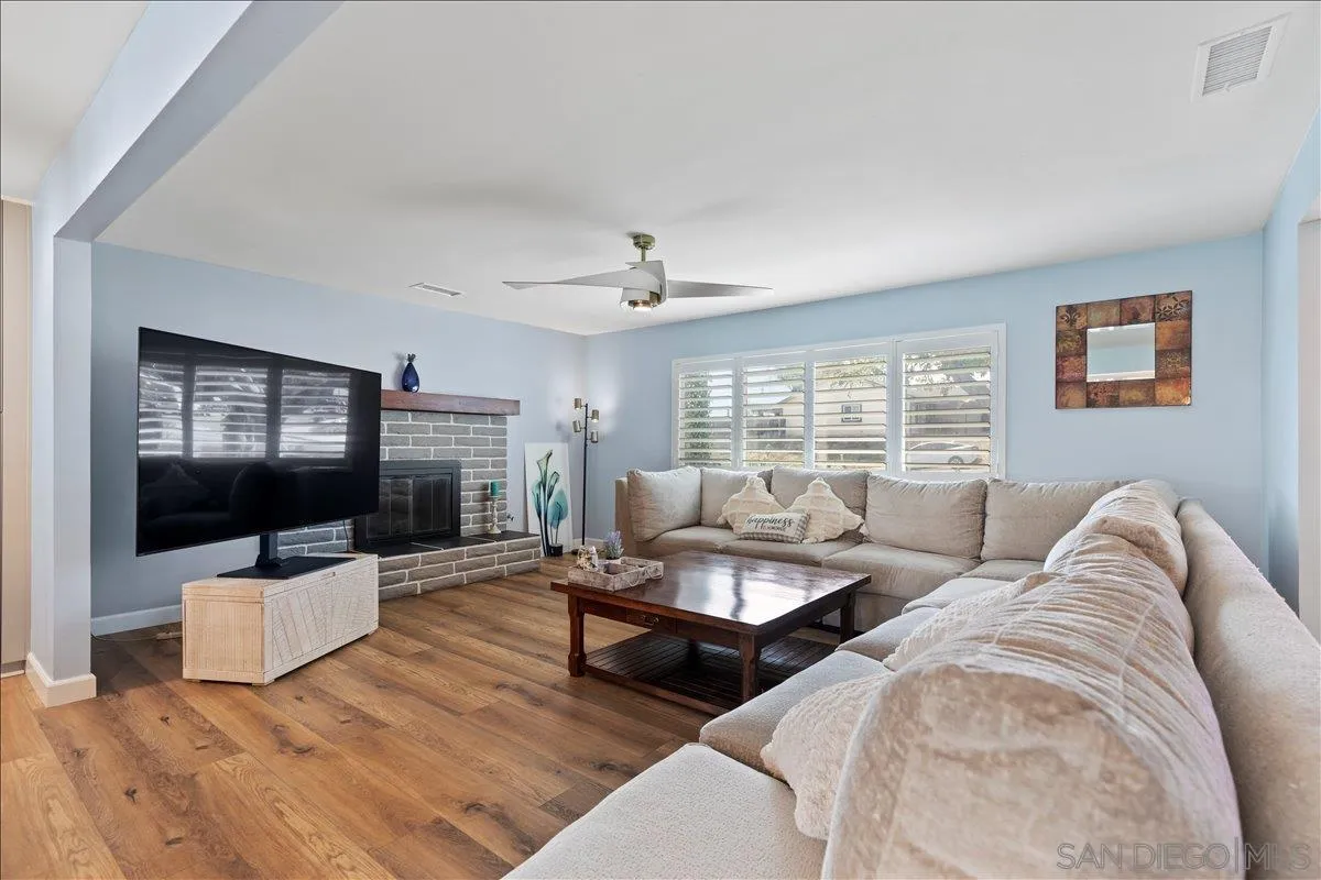 https://cdn.realtyfeed.com/cdn/127/260004976/c6166547cd68f771e5aa0494c99d5542.webp