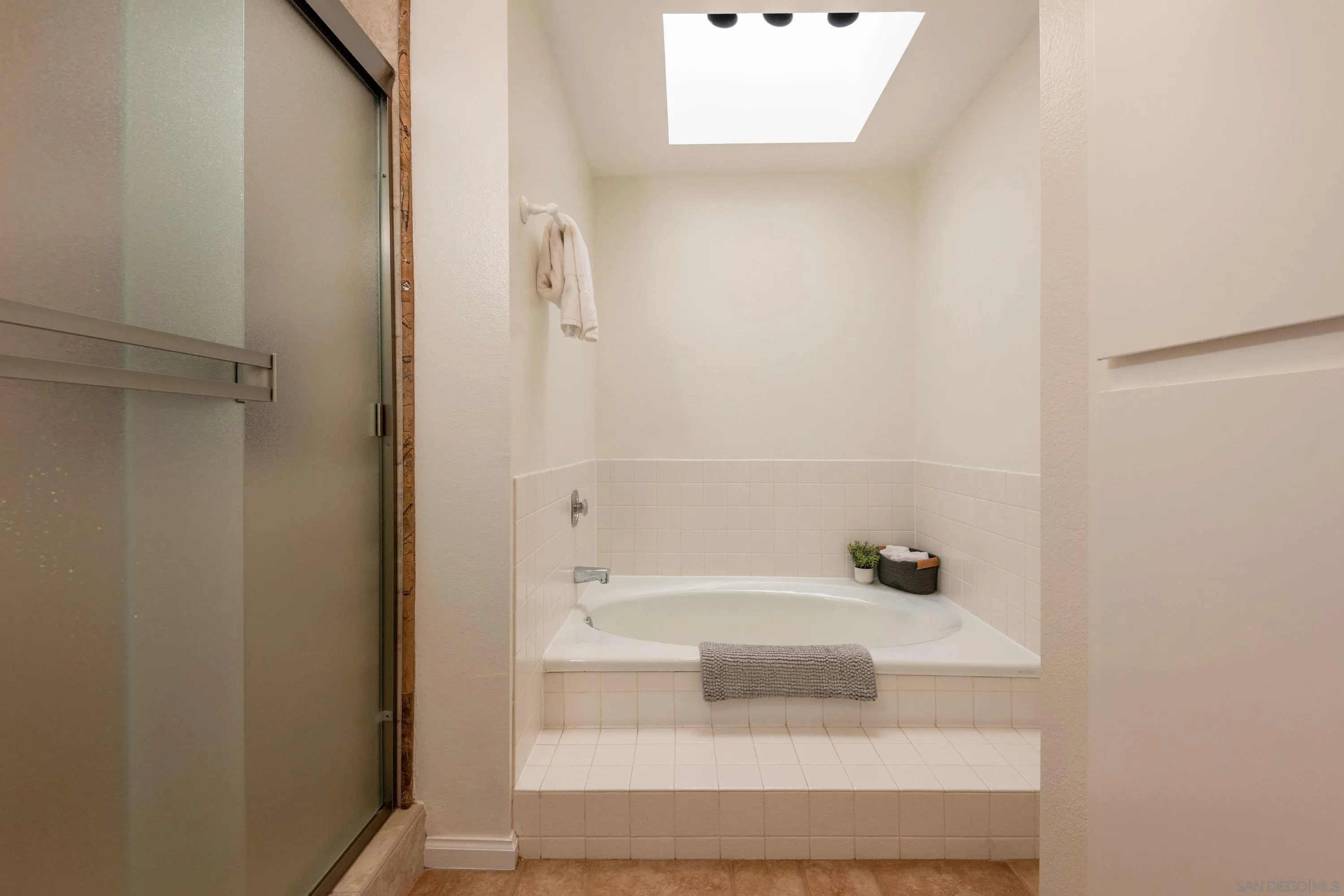 https://cdn.realtyfeed.com/cdn/127/260004977/9fdce3c25df73118e96be4eddfda1159.webp
