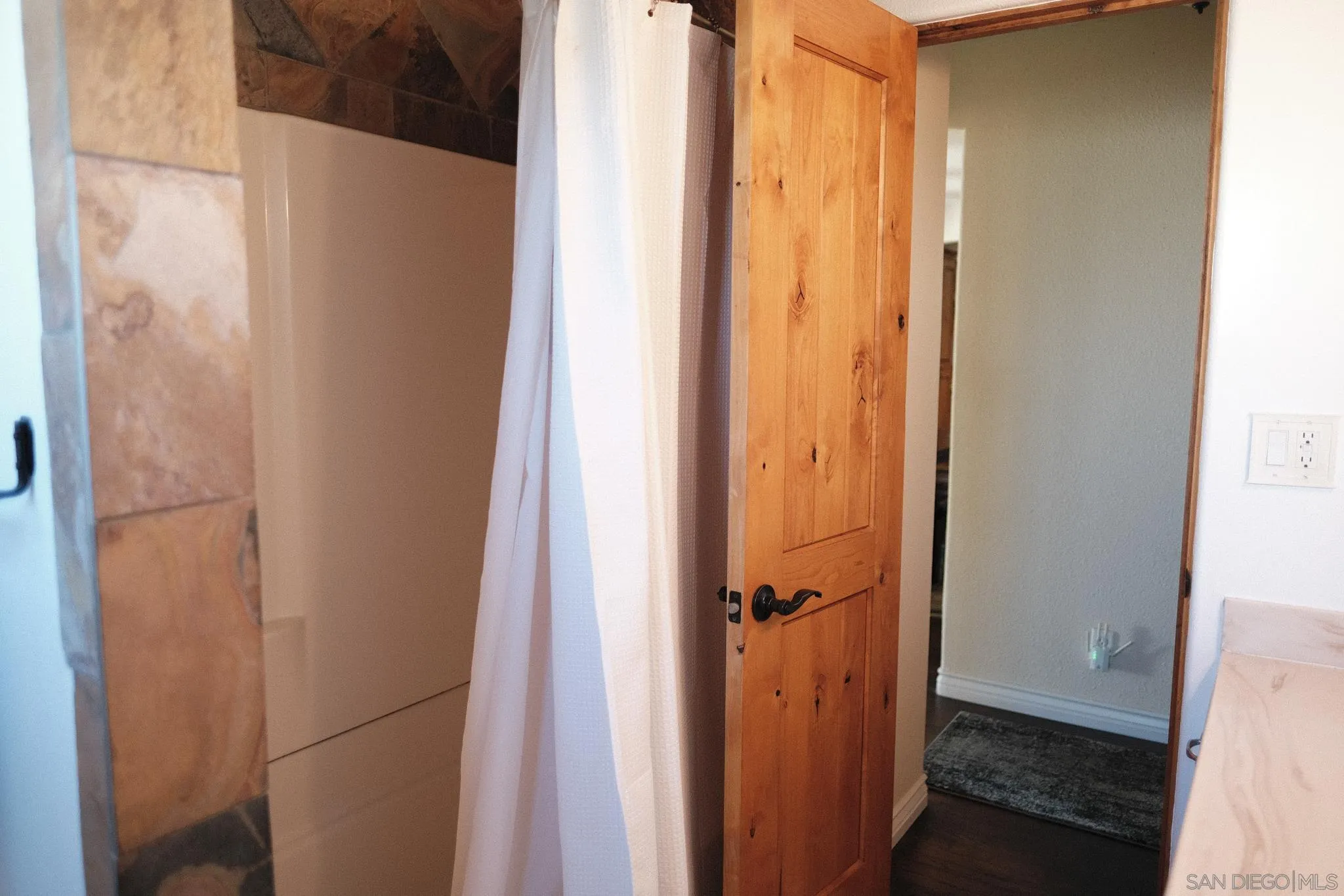 https://cdn.realtyfeed.com/cdn/127/260004984/74f98825a71a6bf29b8bf0b19ceb574a.webp
