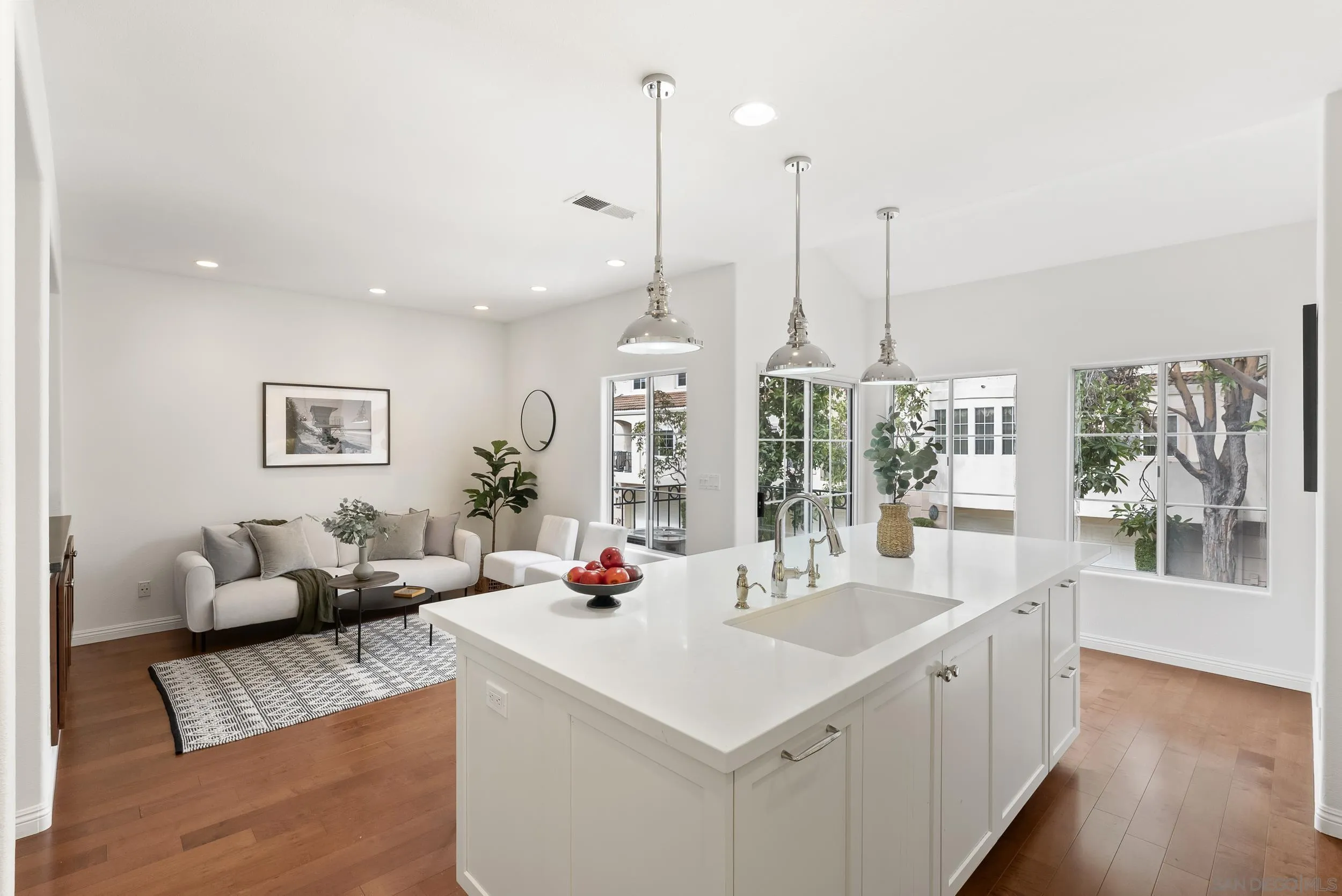 https://cdn.realtyfeed.com/cdn/127/260004991/0cd72350bd29743e71099db893172b69.webp