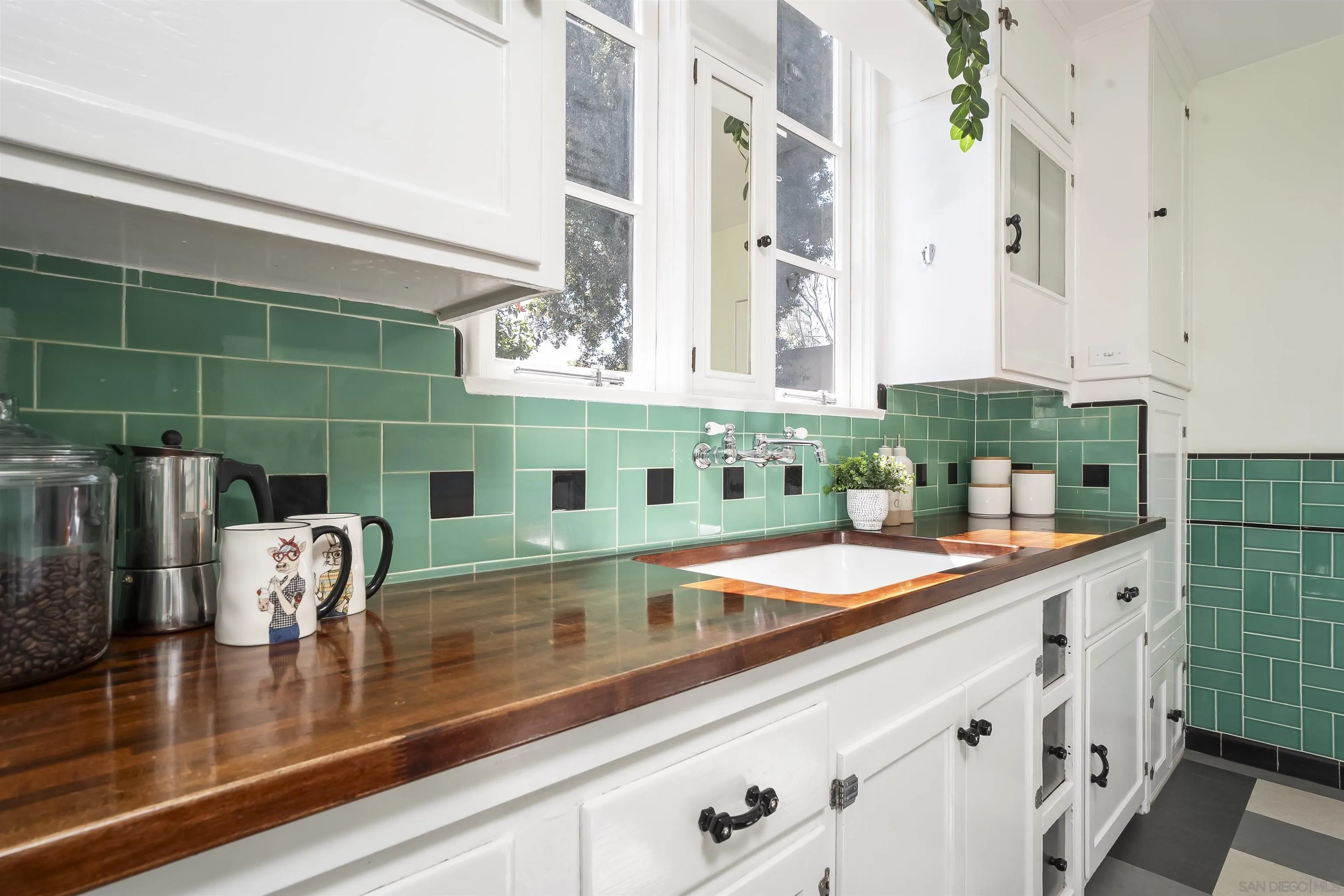 https://cdn.realtyfeed.com/cdn/127/260004993/2b045e6ab80cc590690c790acf135e57.webp