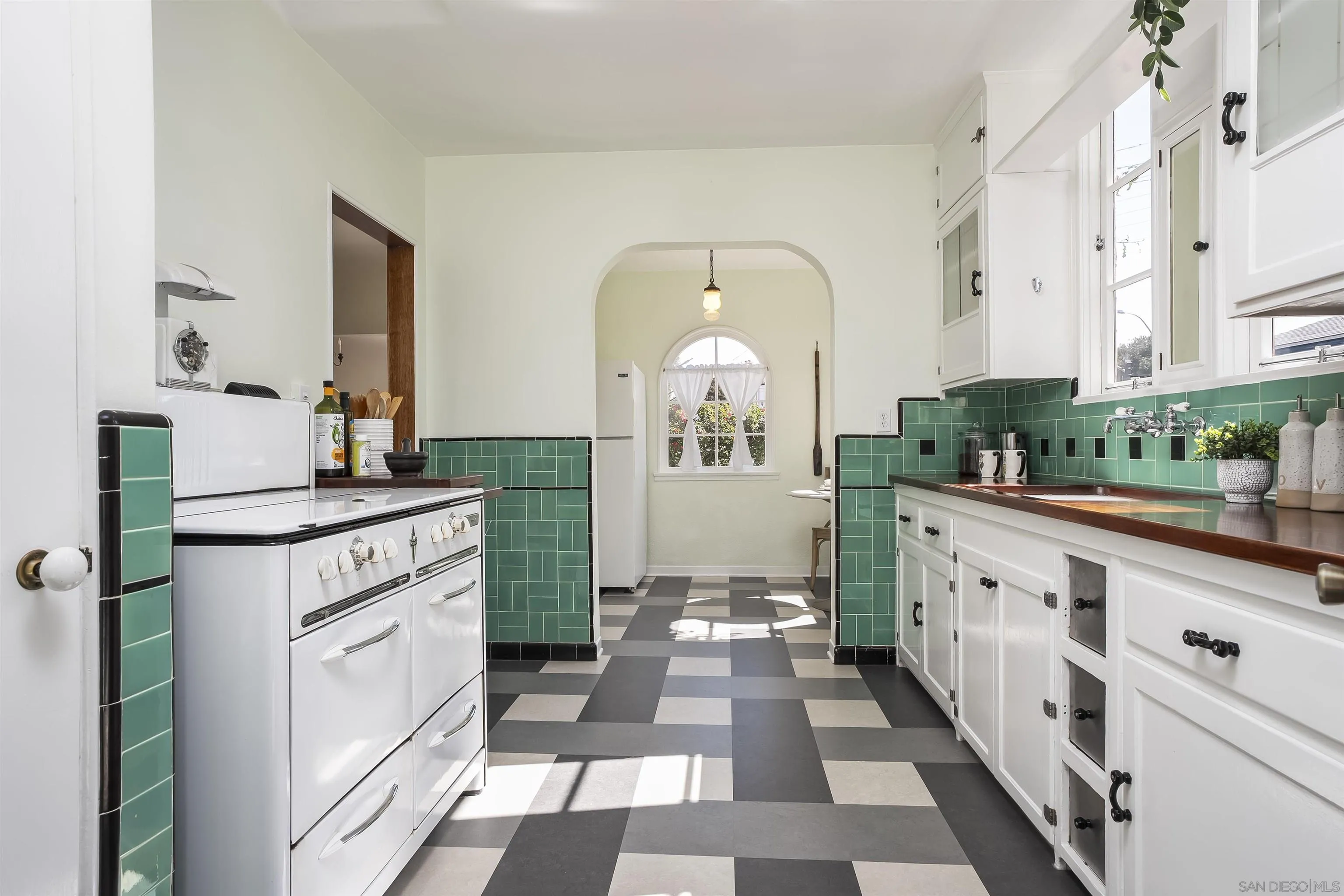 https://cdn.realtyfeed.com/cdn/127/260004993/51d02603cc69f34bca3f1cd504233585.webp