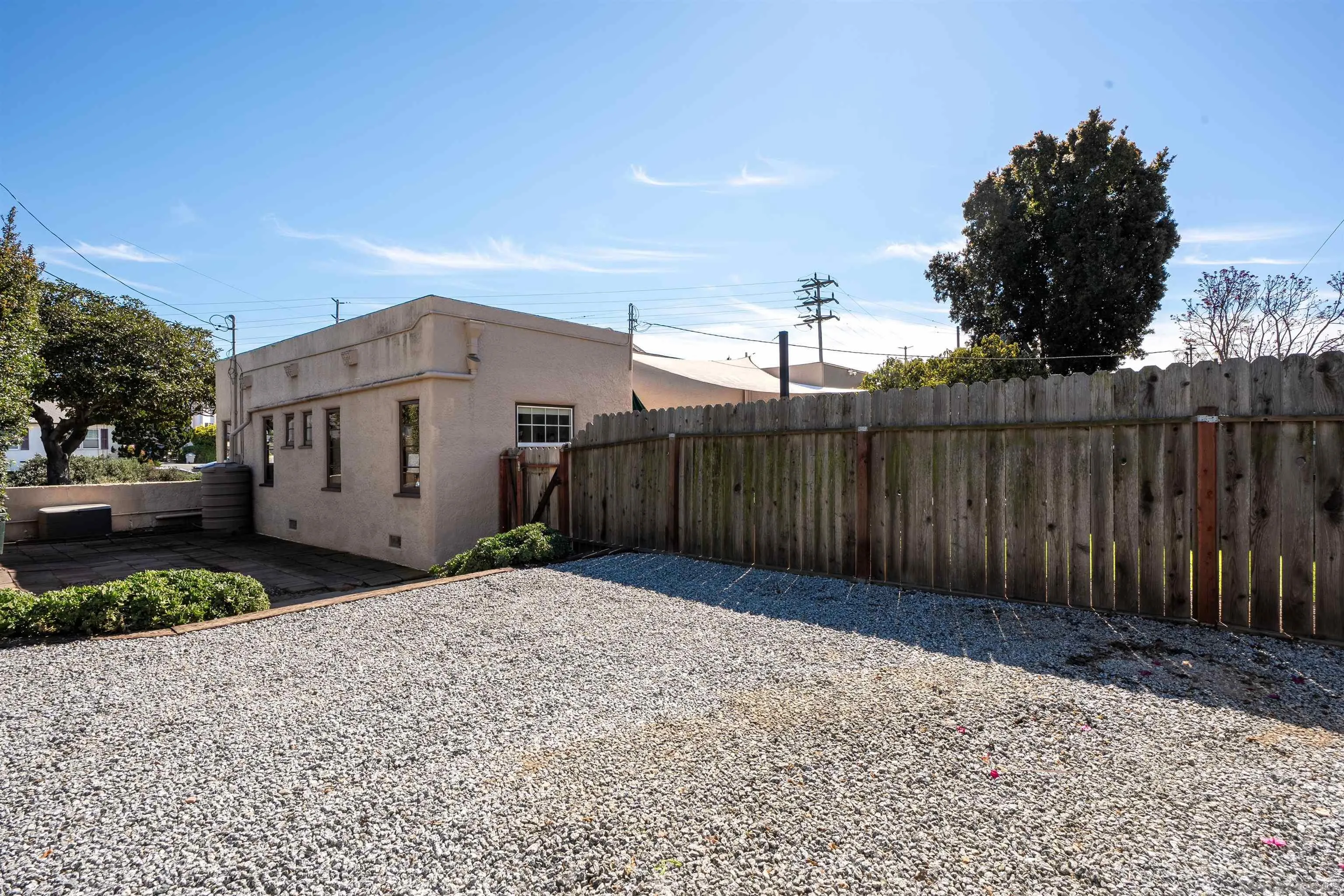 https://cdn.realtyfeed.com/cdn/127/260004993/60c2f349befb2659196489f04039f210.webp