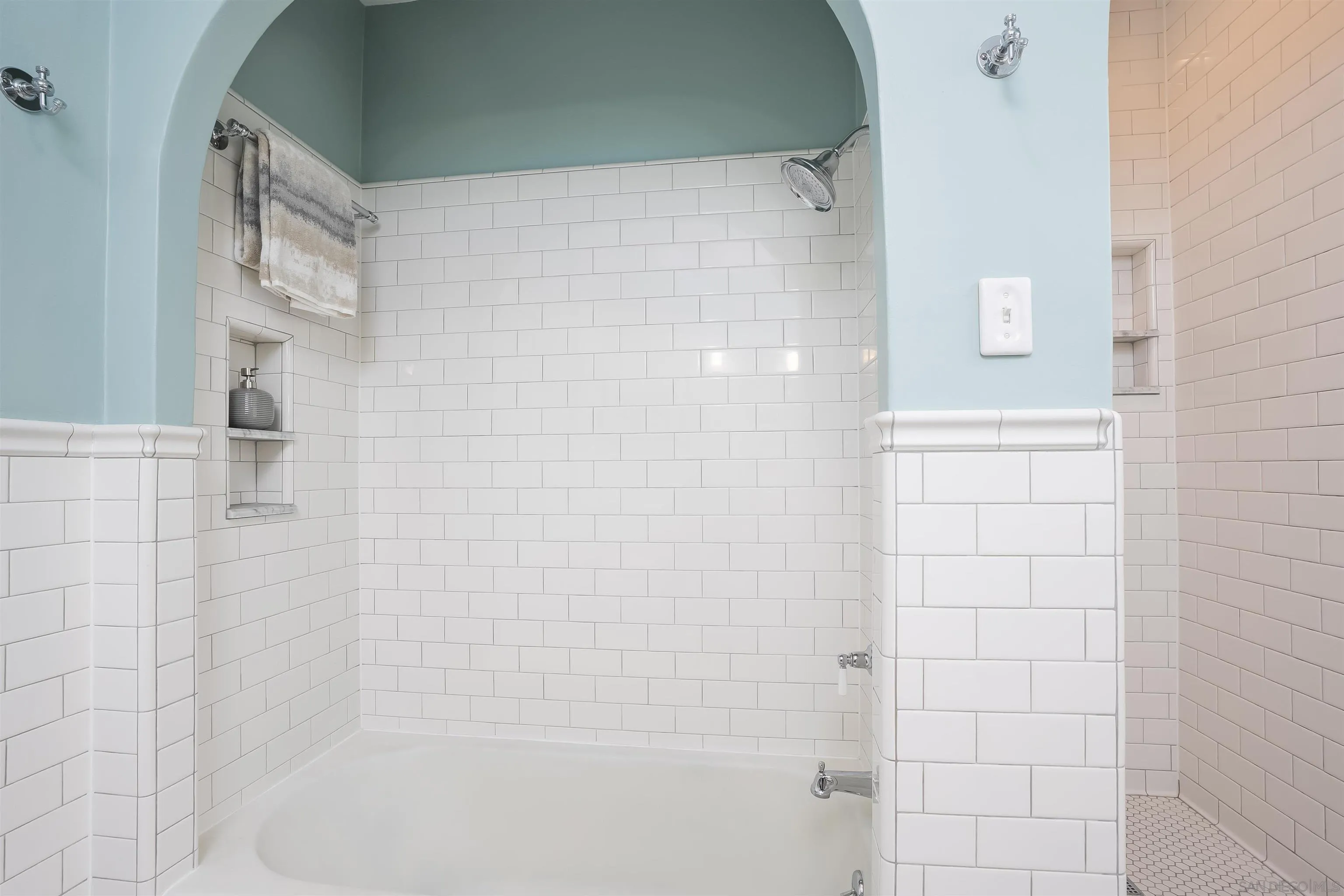 https://cdn.realtyfeed.com/cdn/127/260004993/8333907ed572b7fea4f0397d94cd6fa6.webp