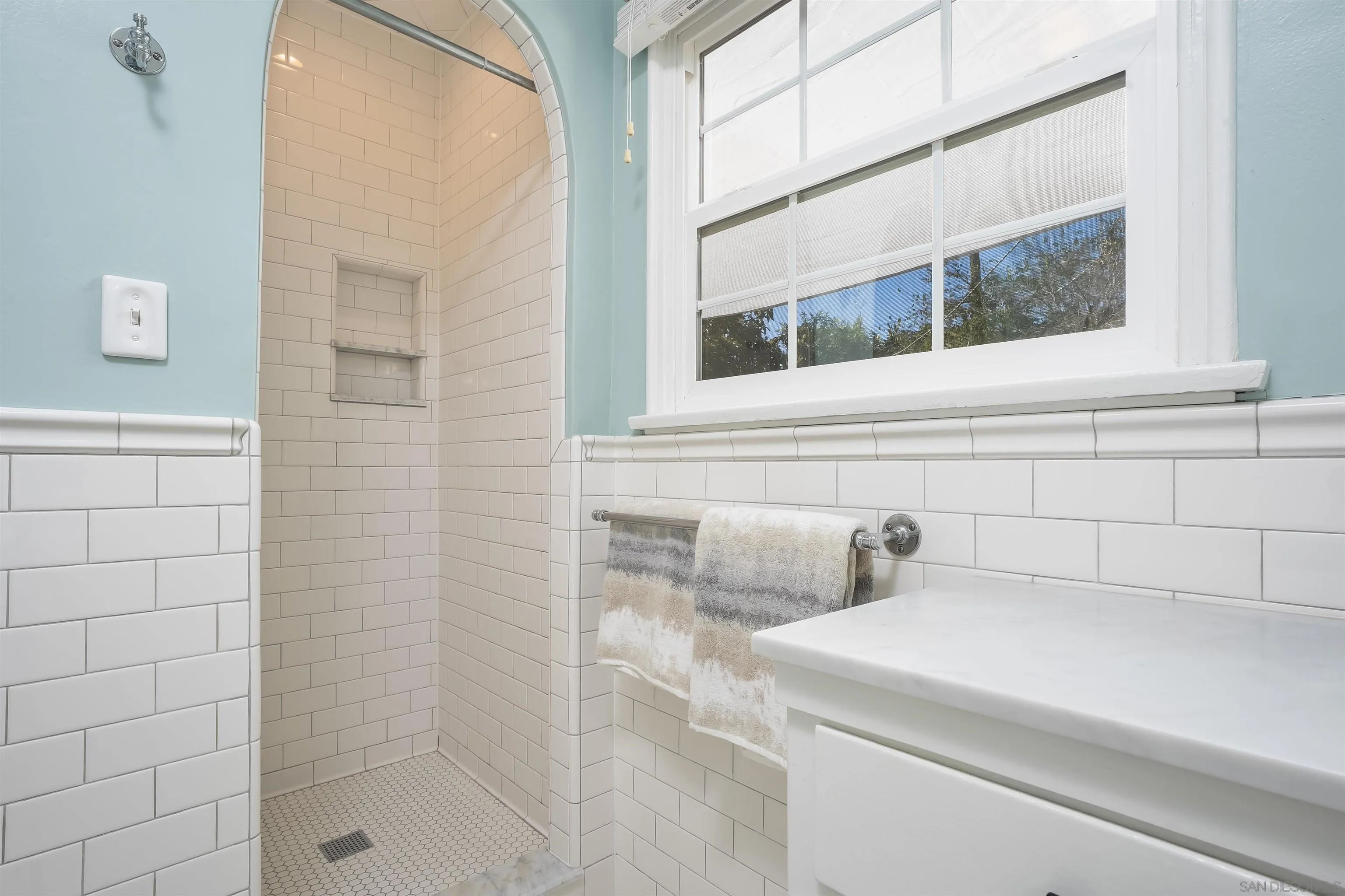 https://cdn.realtyfeed.com/cdn/127/260004993/cf7f3466d4c0f6df15a6c6071e6eaa40.webp