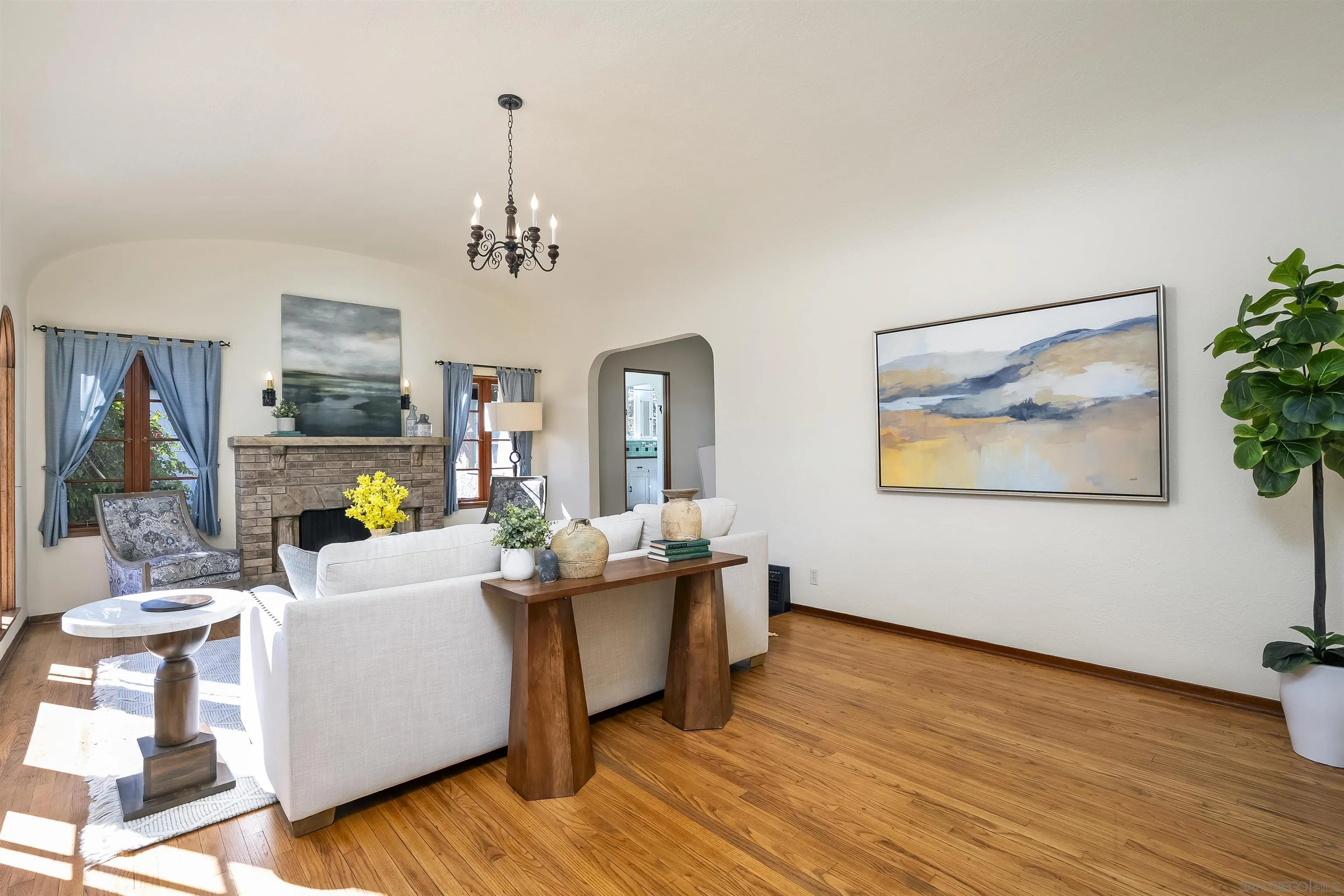 https://cdn.realtyfeed.com/cdn/127/260004993/d51c0aca5d74355bc7c6a7bf077553e3.webp