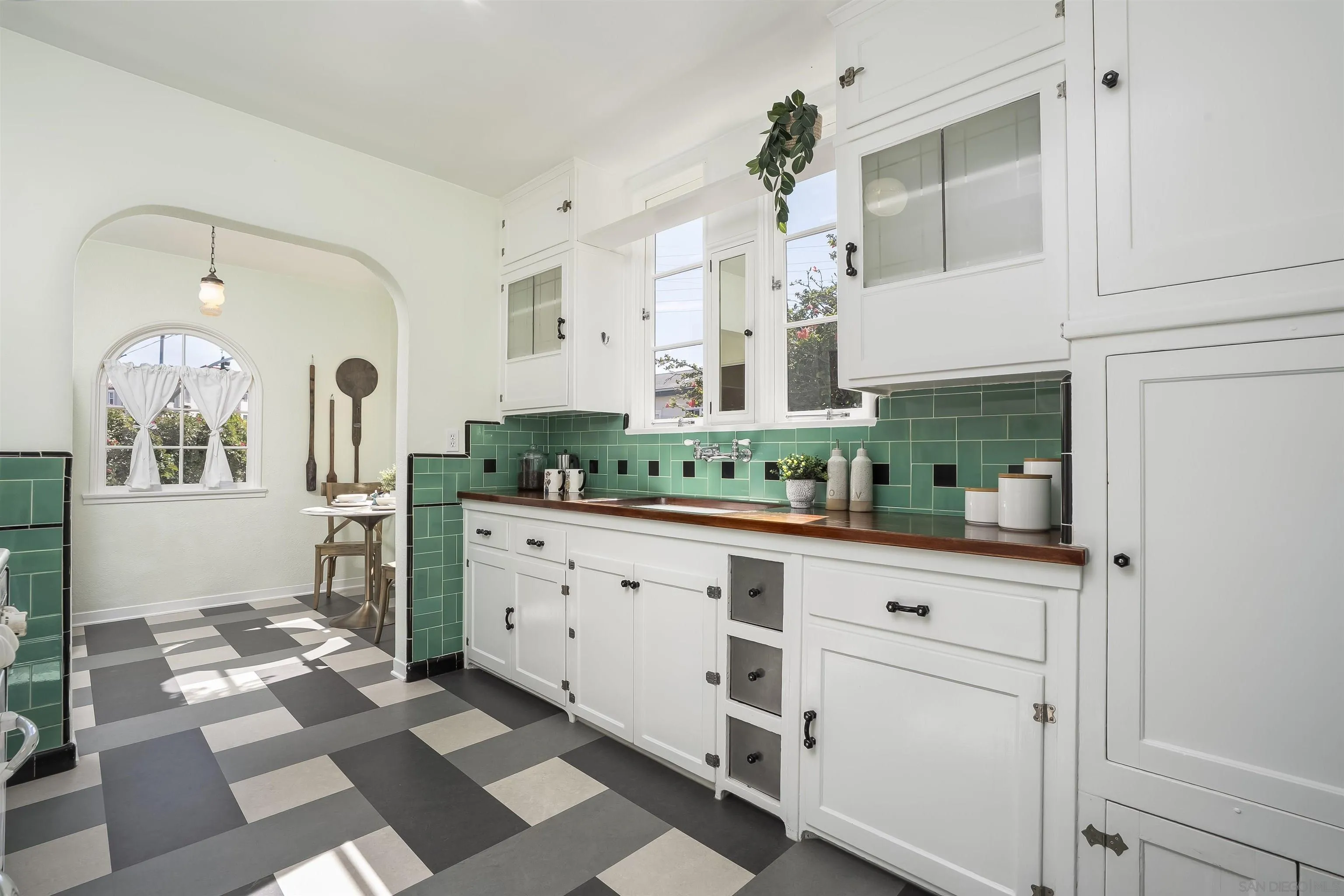 https://cdn.realtyfeed.com/cdn/127/260004993/faa9e829be13f12ad8c379f4cc90c71d.webp