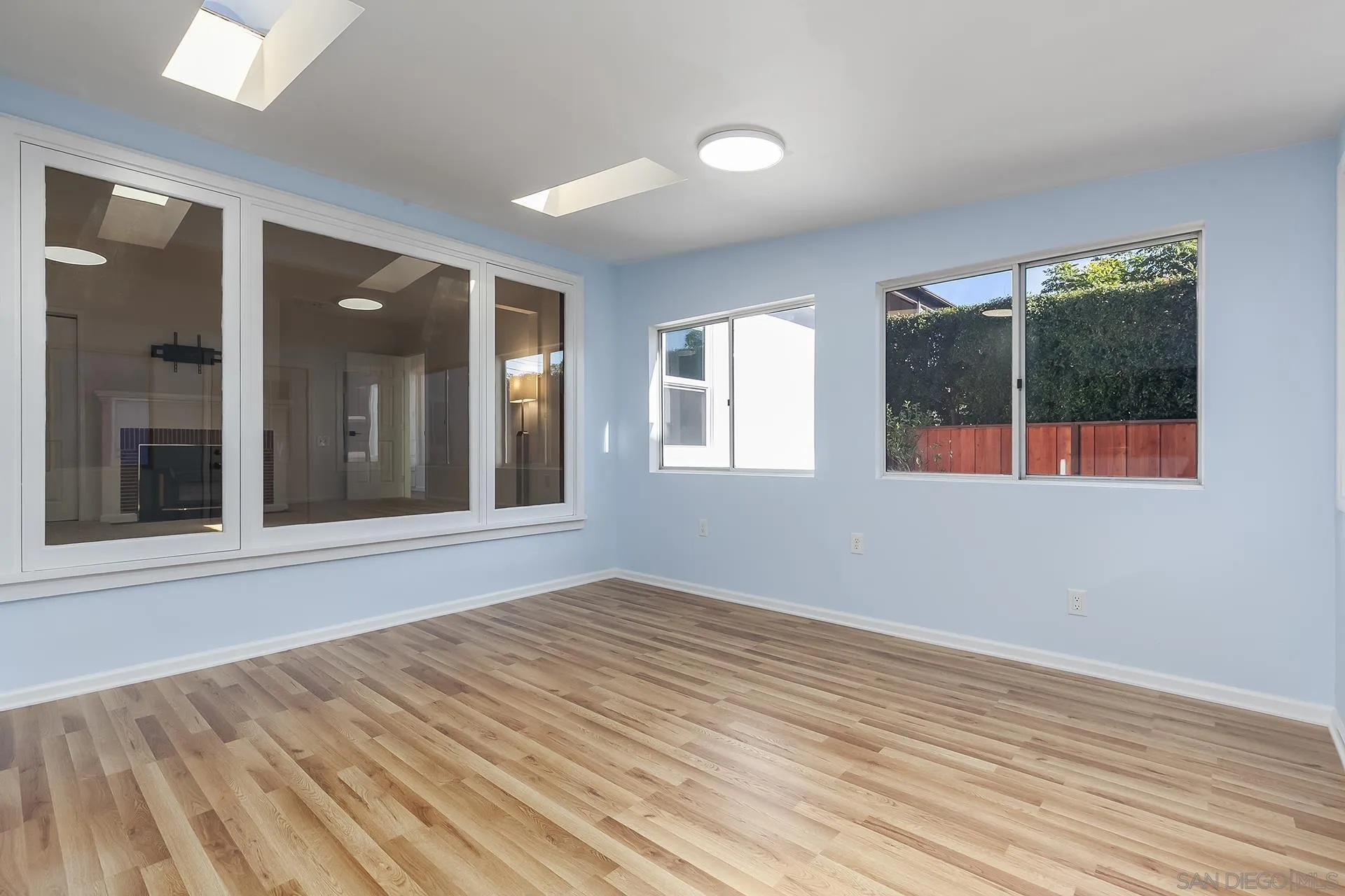 https://cdn.realtyfeed.com/cdn/127/260004996/1b3eee754ee81cd7dae1538471494fbd.webp