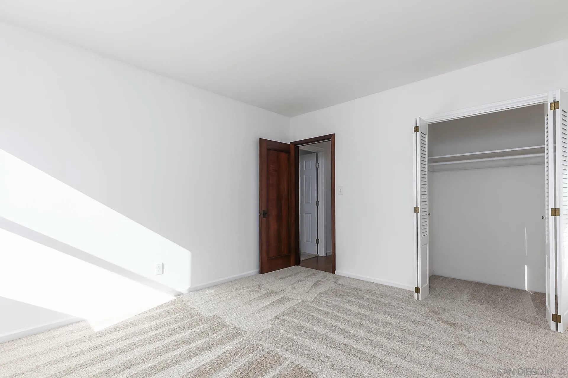 https://cdn.realtyfeed.com/cdn/127/260004996/7784e22d8ab13d48c5fad539d81e255f.webp