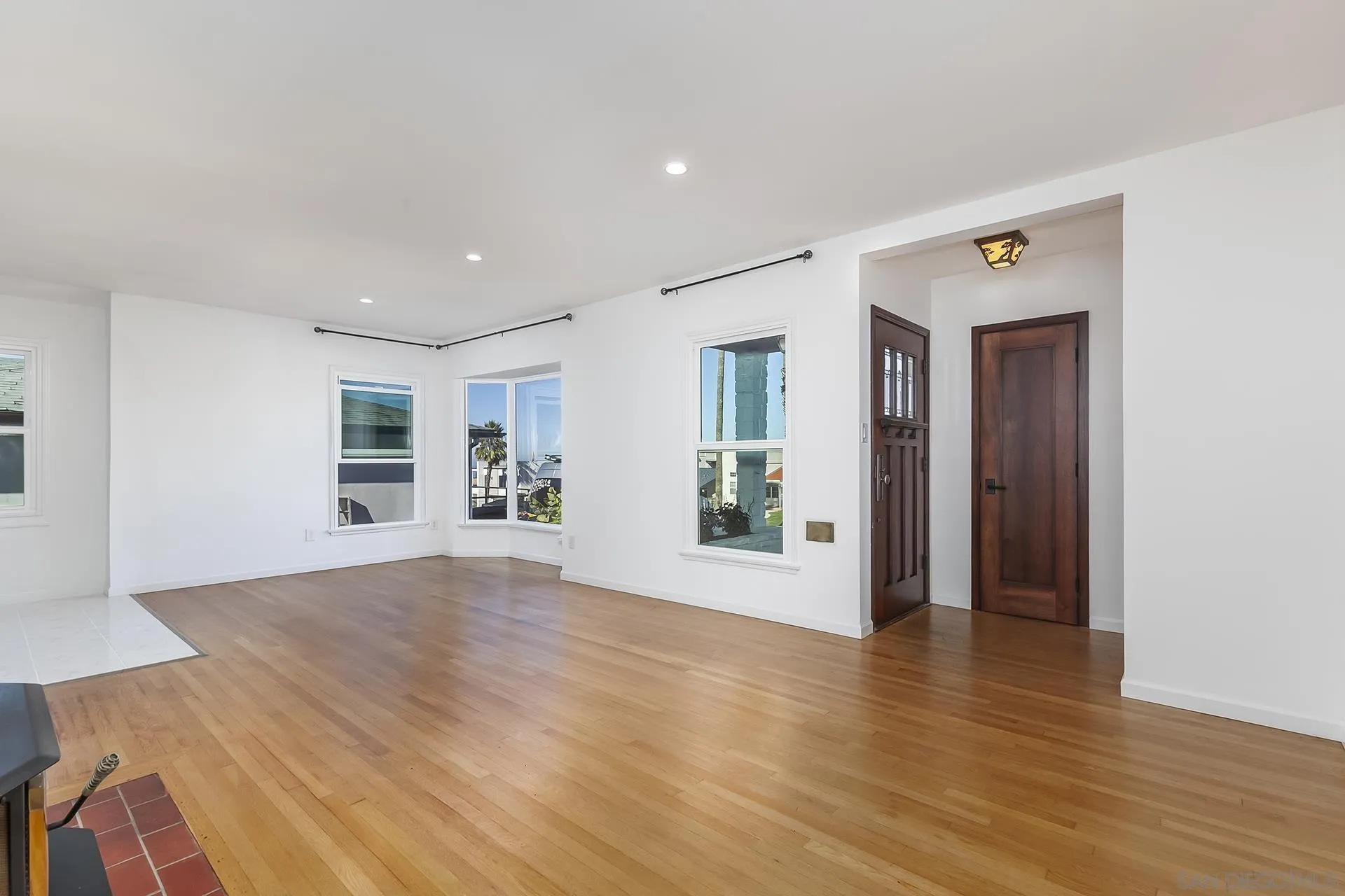 https://cdn.realtyfeed.com/cdn/127/260004996/b15f954a4075e8029790391ce49d2c5f.webp