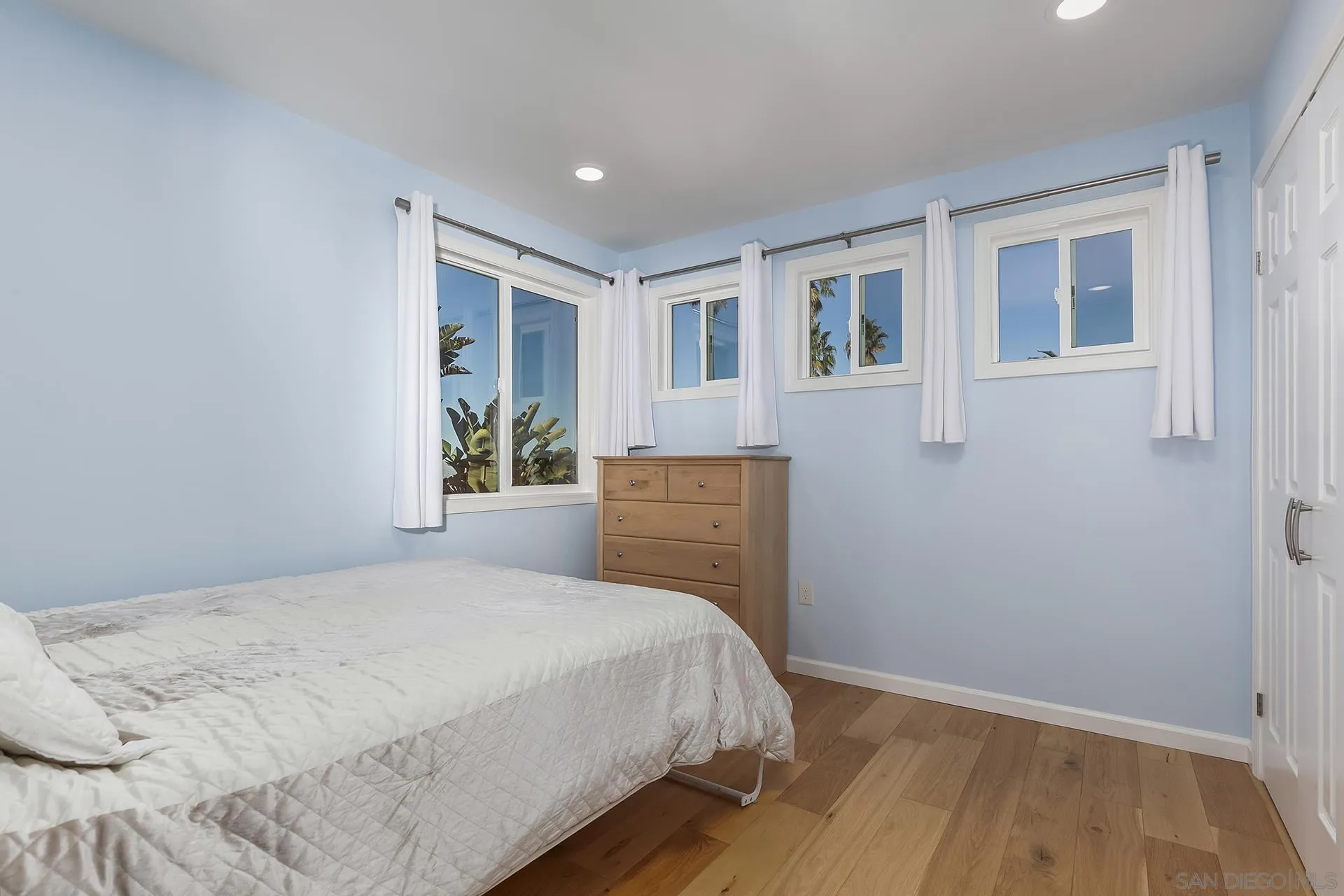 https://cdn.realtyfeed.com/cdn/127/260004996/db40684ff10f602777be1cb99b313b5f.webp