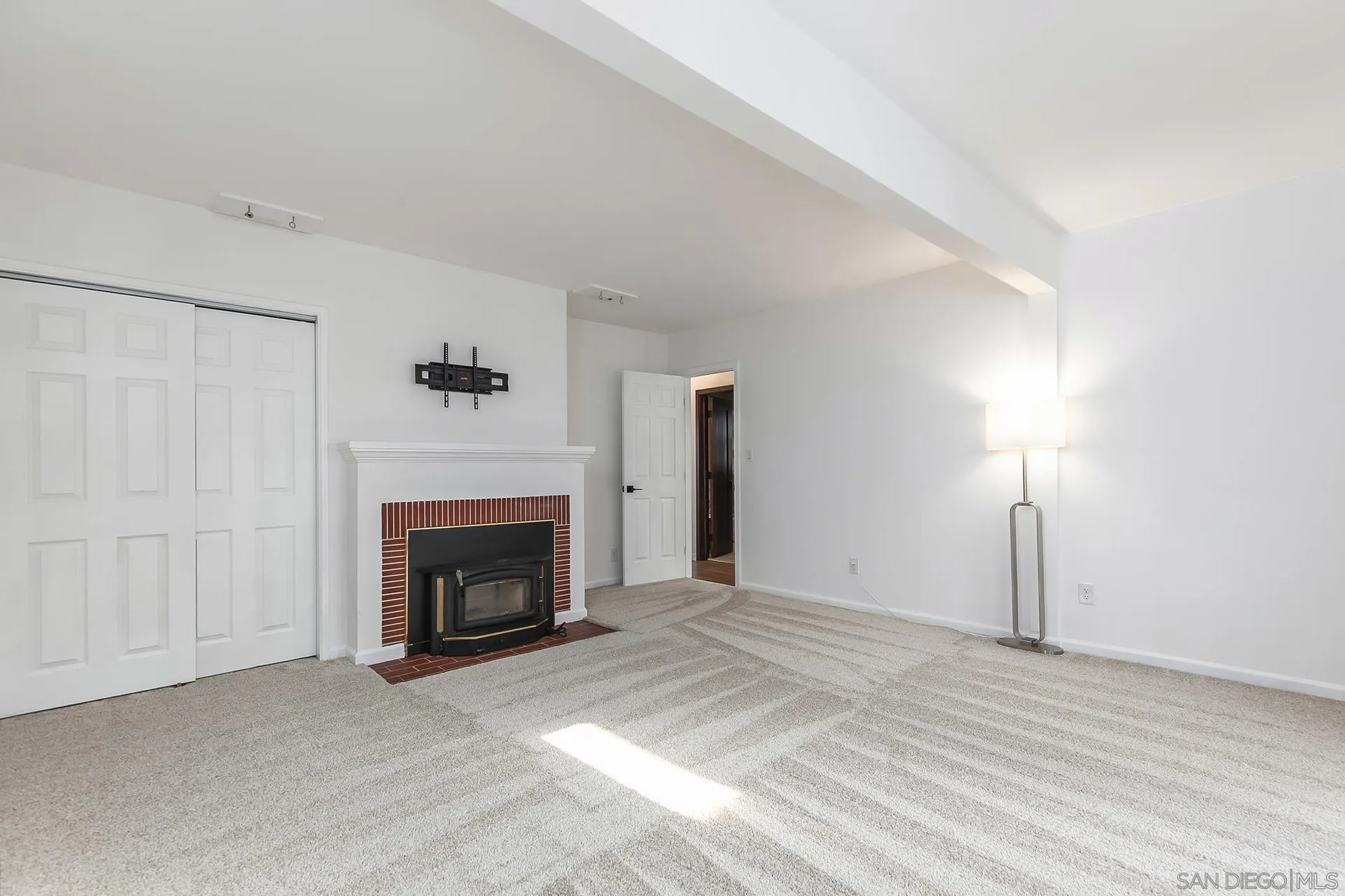 https://cdn.realtyfeed.com/cdn/127/260004996/f80108d7e65a61cdc54a9824c57bd7a7.webp