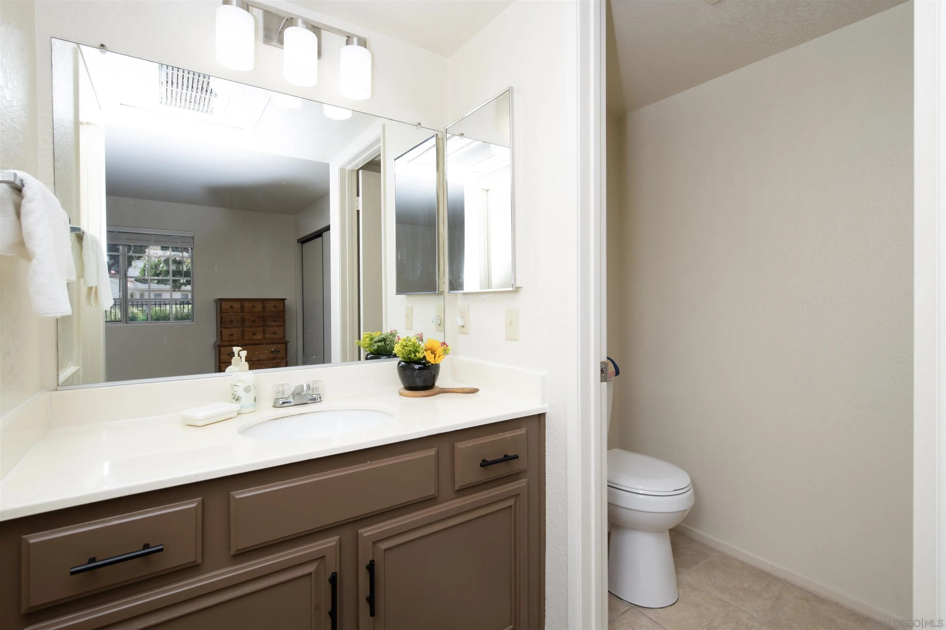 https://cdn.realtyfeed.com/cdn/127/260005007/0b86f592b1e0062e01e4c04edab9e38b.webp