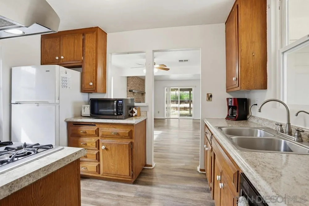 https://cdn.realtyfeed.com/cdn/127/260005010/b0e352f30b2cf3b5f2160ddf15431096.webp