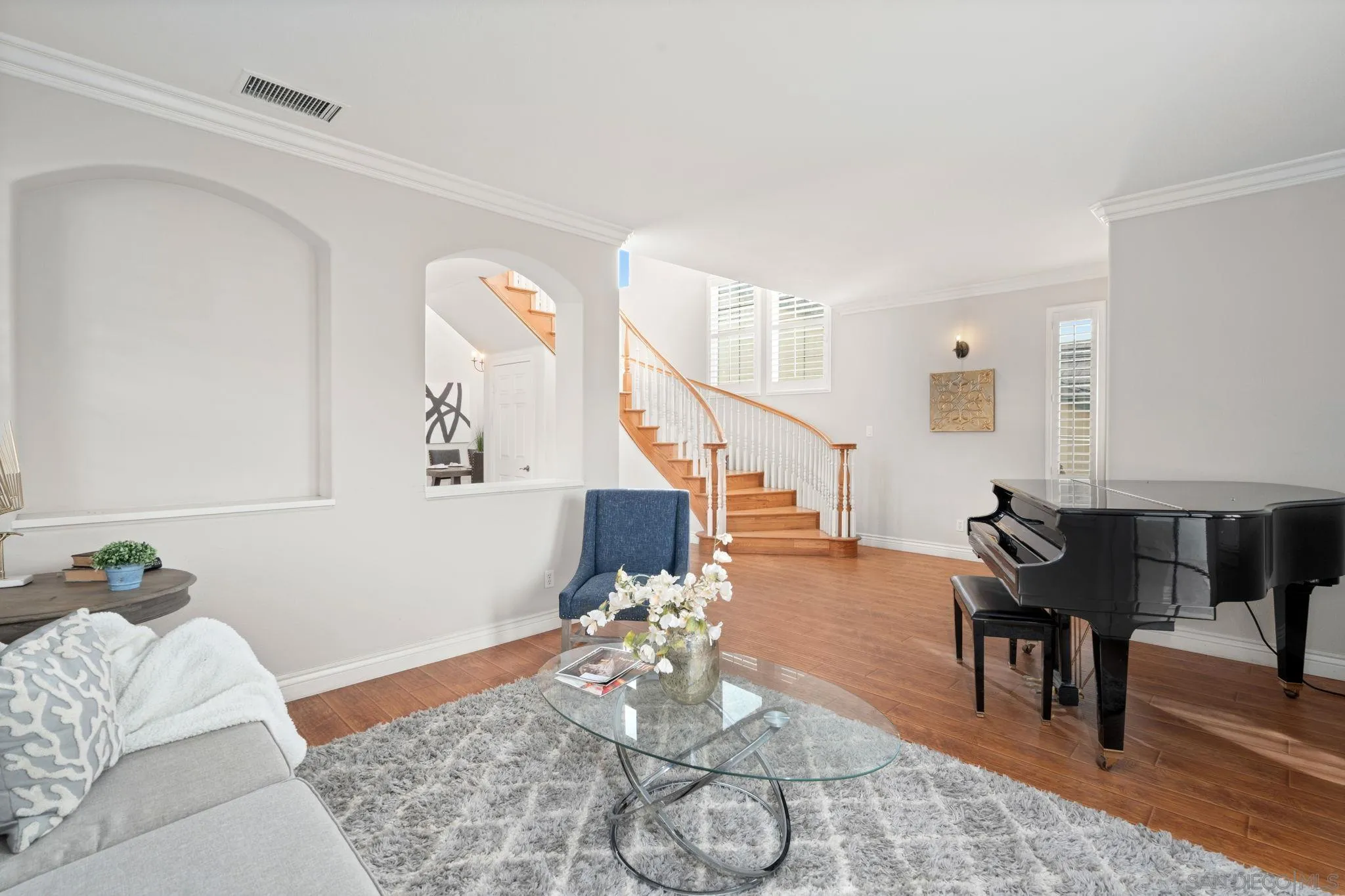 https://cdn.realtyfeed.com/cdn/127/260005011/cbb30eeb9417efbac27d07d5c194dd20.webp