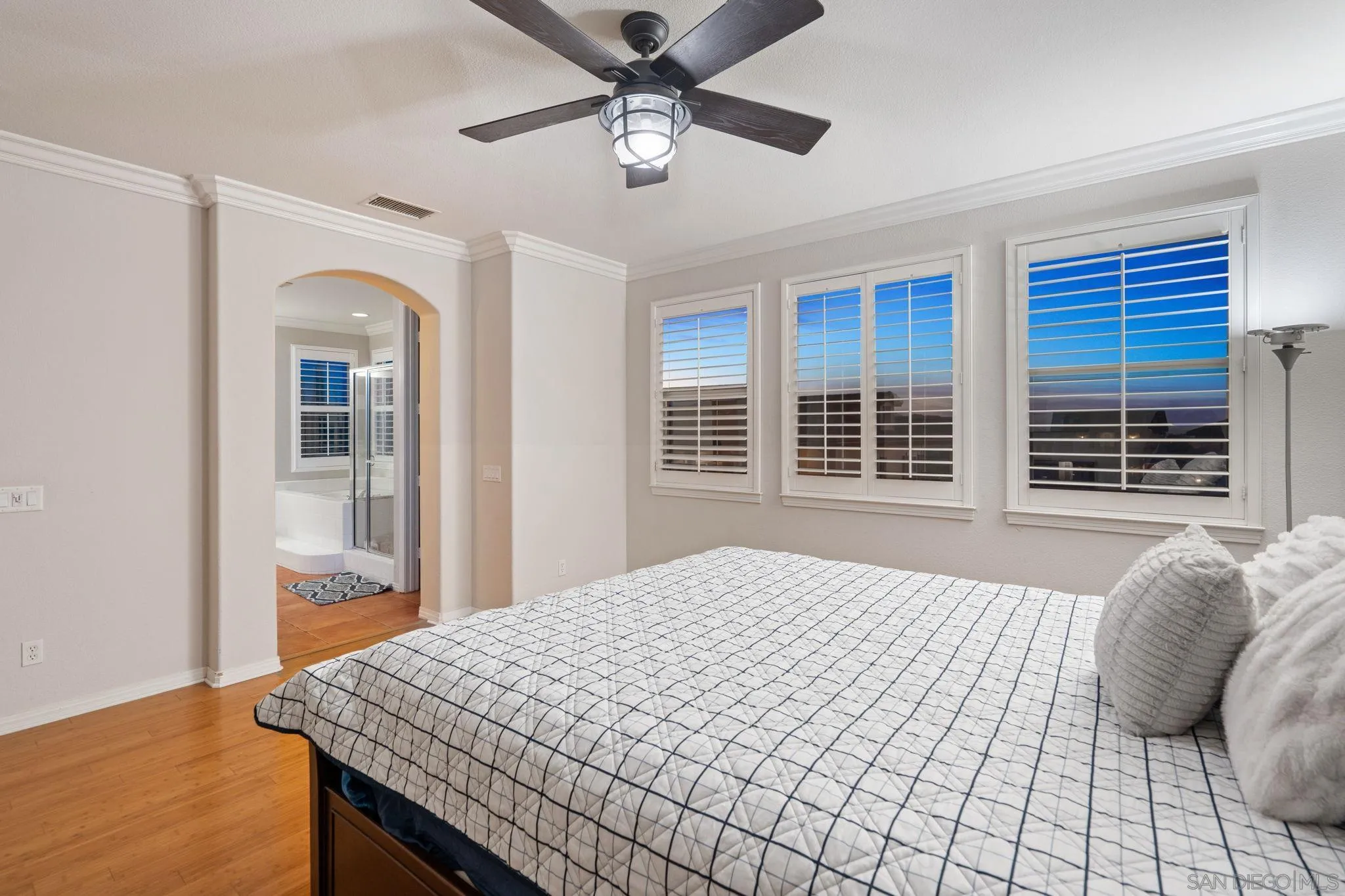 https://cdn.realtyfeed.com/cdn/127/260005011/e8c093f5372ebbab8207a9cb8bba43b3.webp