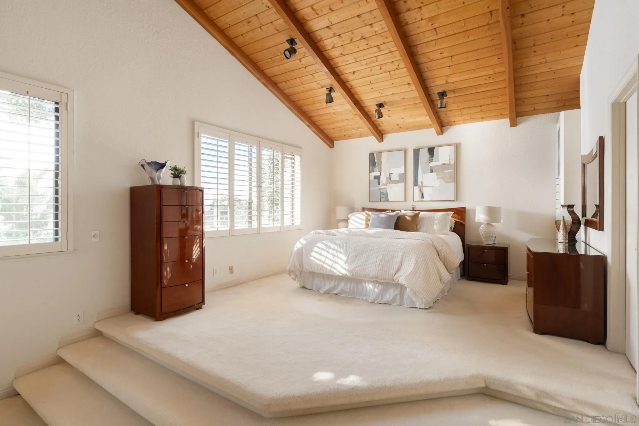 https://cdn.realtyfeed.com/cdn/127/260005015/0173269b71628003307dd9753b251e3f.webp