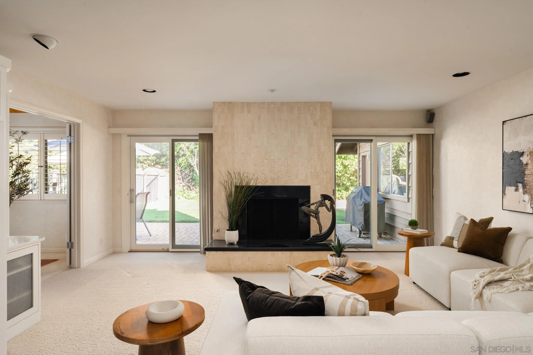 https://cdn.realtyfeed.com/cdn/127/260005015/4377667df50e0967948ca38cabb737f8.webp
