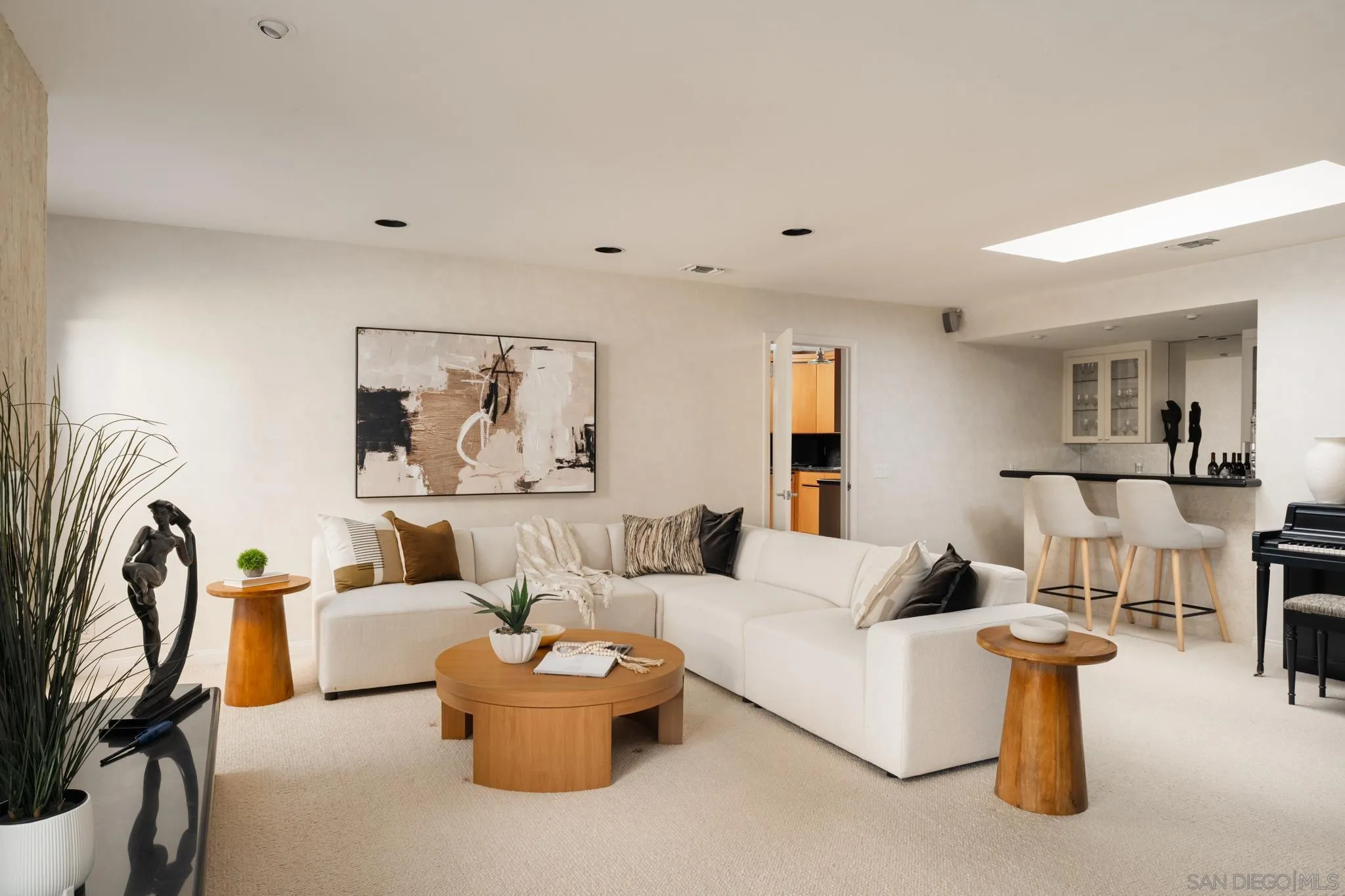 https://cdn.realtyfeed.com/cdn/127/260005015/88003011311fcddcceb92d06b7aab63a.webp