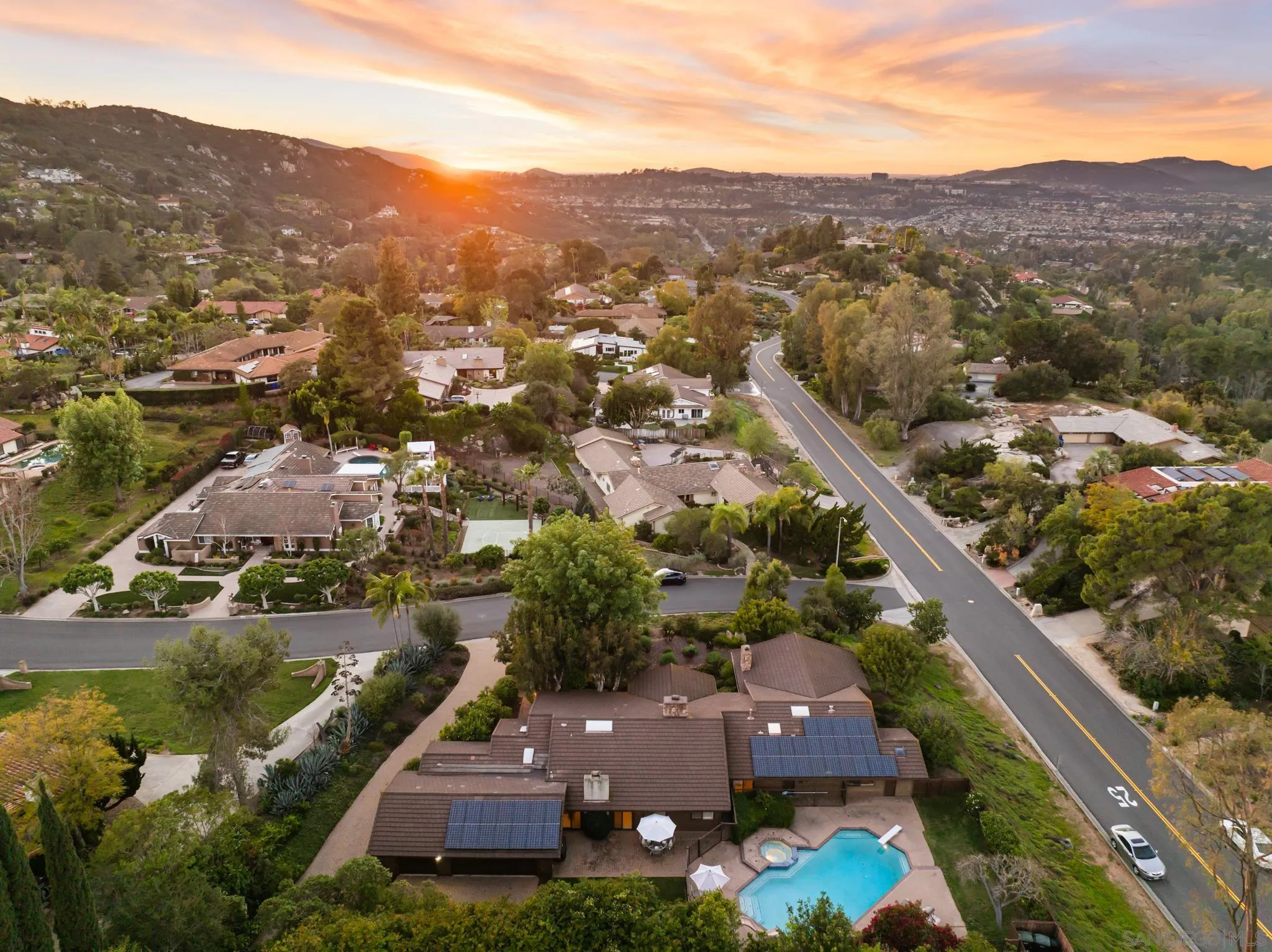 https://cdn.realtyfeed.com/cdn/127/260005015/dbcda6df068e601280399bc68e9f4c96.webp