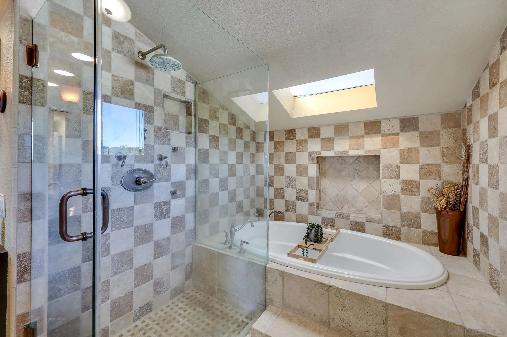 https://cdn.realtyfeed.com/cdn/127/260005016/ba8c02f5626bc7fd476a173a5194e87b.webp