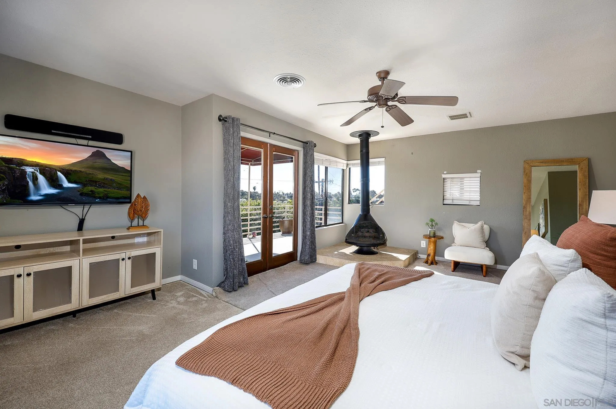 https://cdn.realtyfeed.com/cdn/127/260005016/f3eef51e0ff56571787e0107ab4174ec.webp