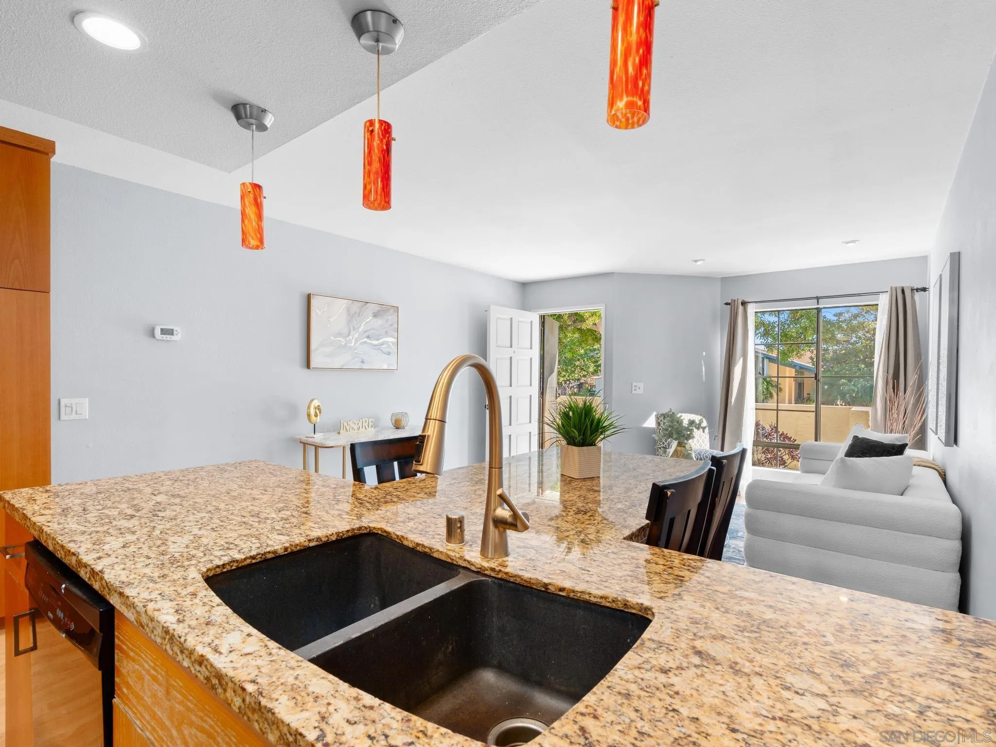 https://cdn.realtyfeed.com/cdn/127/260005021/55f5d05c9874f3df093dd570556e0302.webp