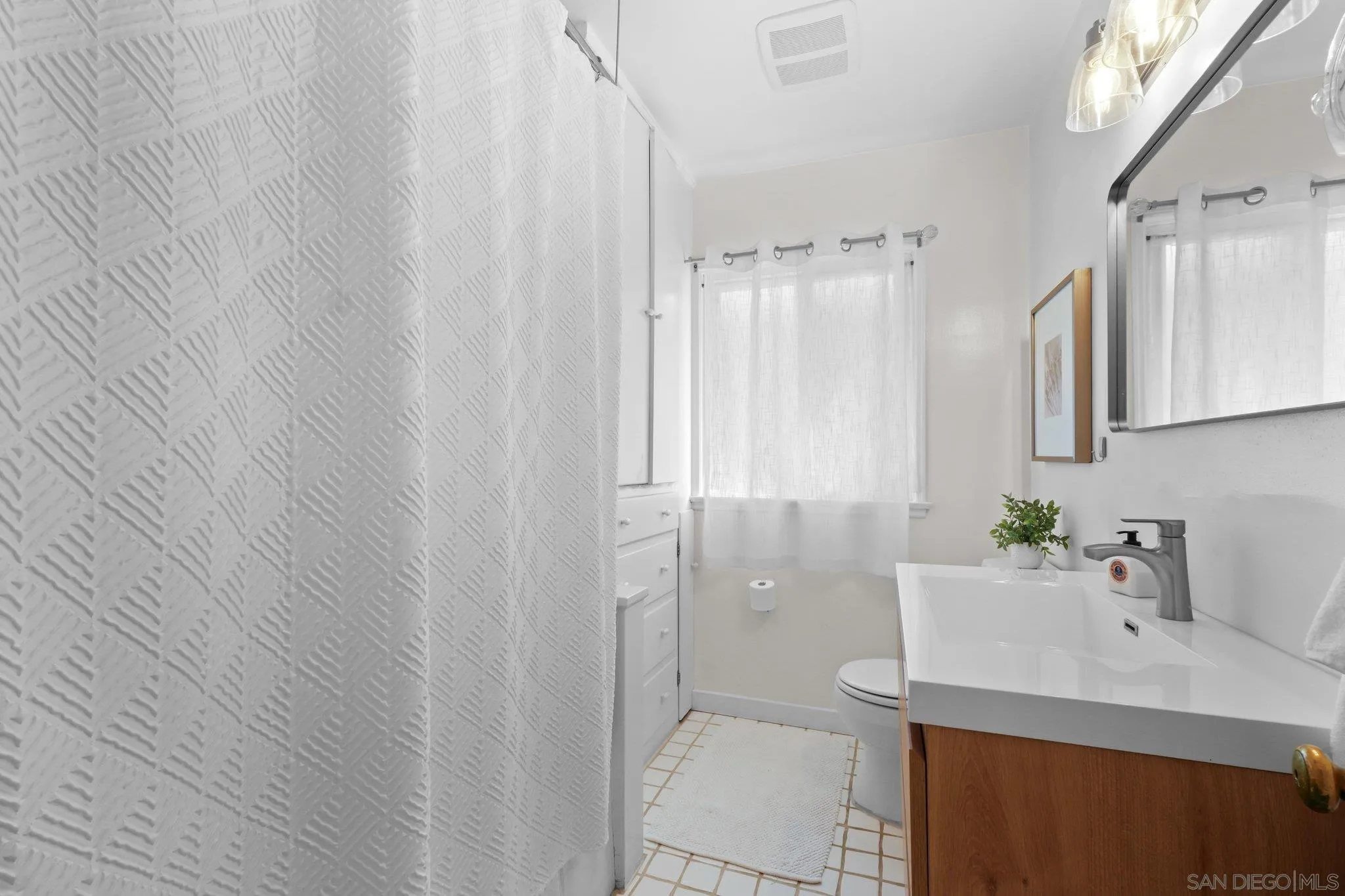 https://cdn.realtyfeed.com/cdn/127/260005023/790b5b83551e525cef7ddeac29a09065.webp