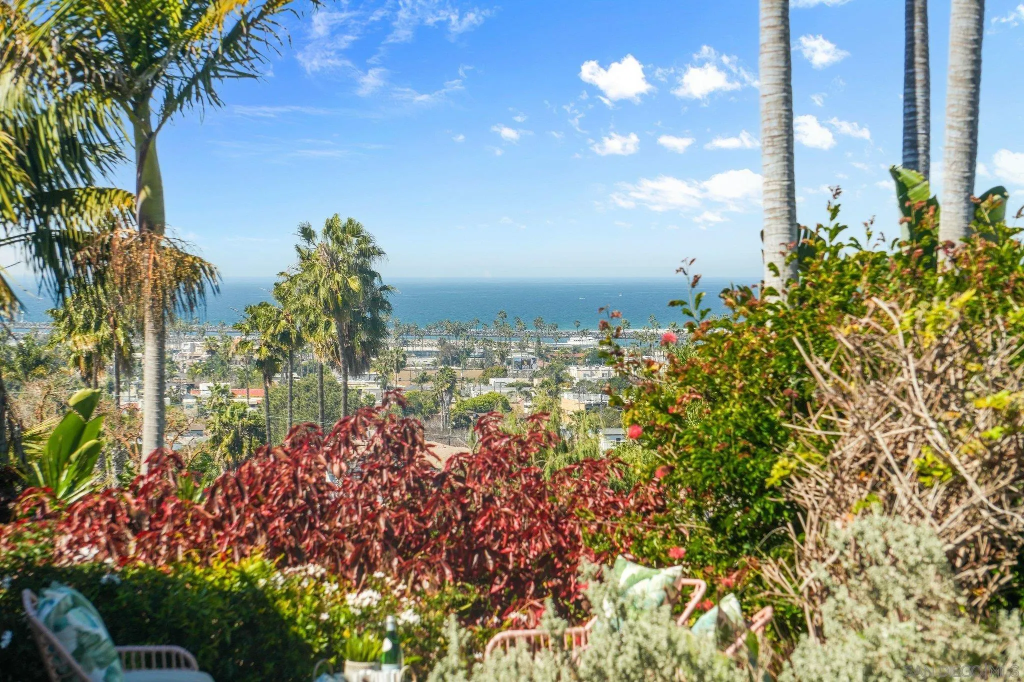 https://cdn.realtyfeed.com/cdn/127/260005023/afab03186001addefcf4f98fc799f953.webp