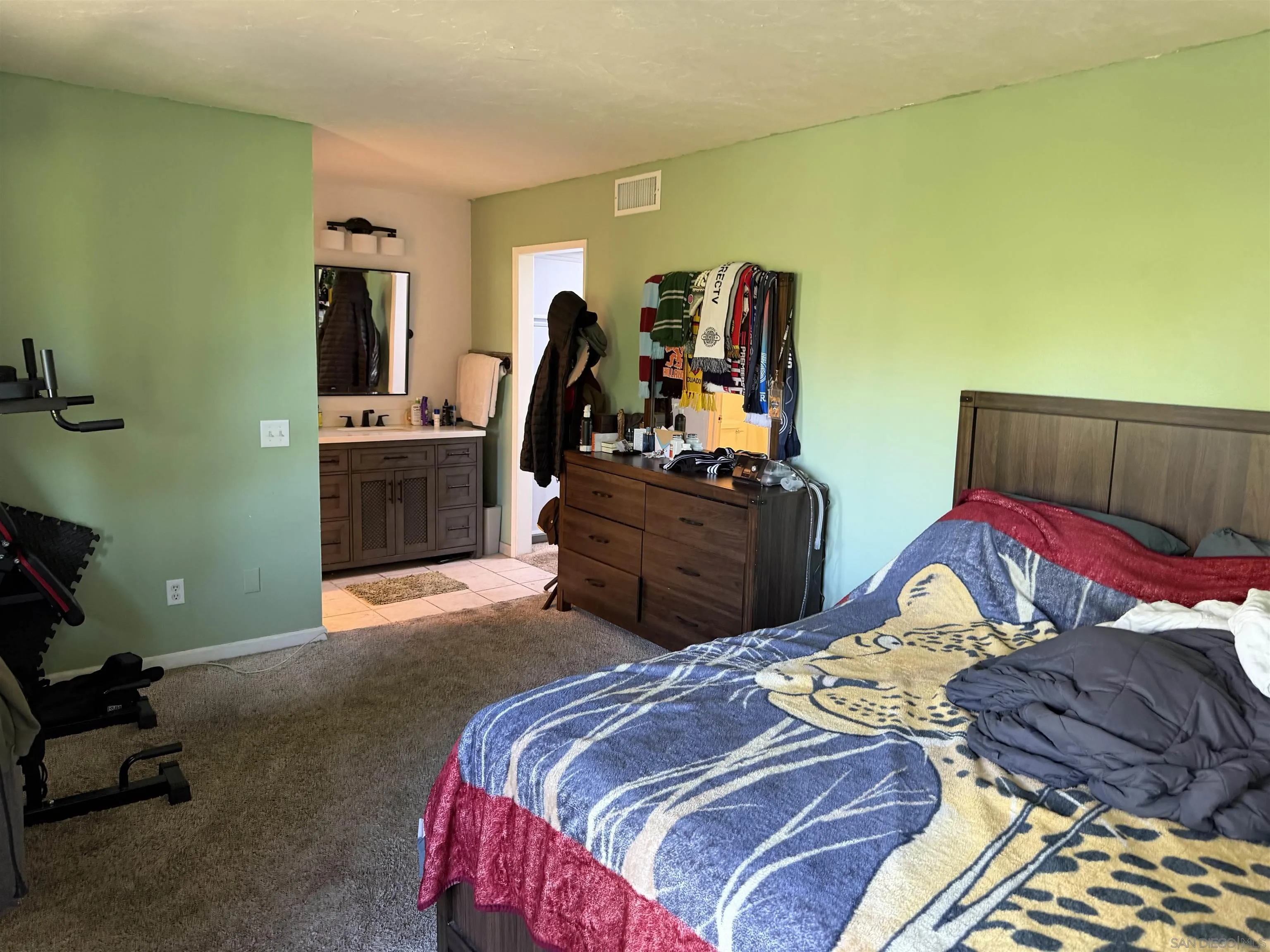 https://cdn.realtyfeed.com/cdn/127/260005027/87464dbf8913503c30774a775f9227ea.webp