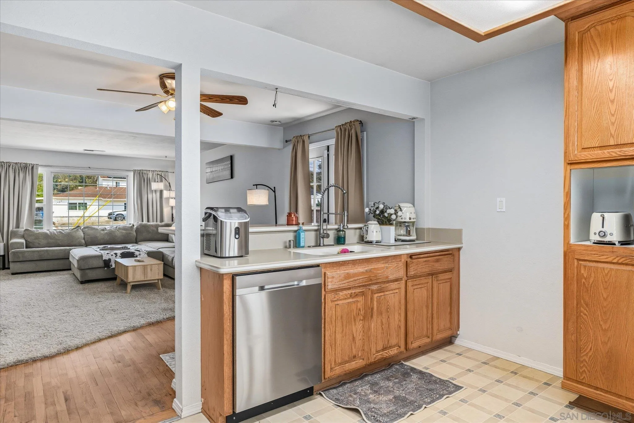 https://cdn.realtyfeed.com/cdn/127/260005031/56dd1b7a5b171d8db4308de62ea39d83.webp