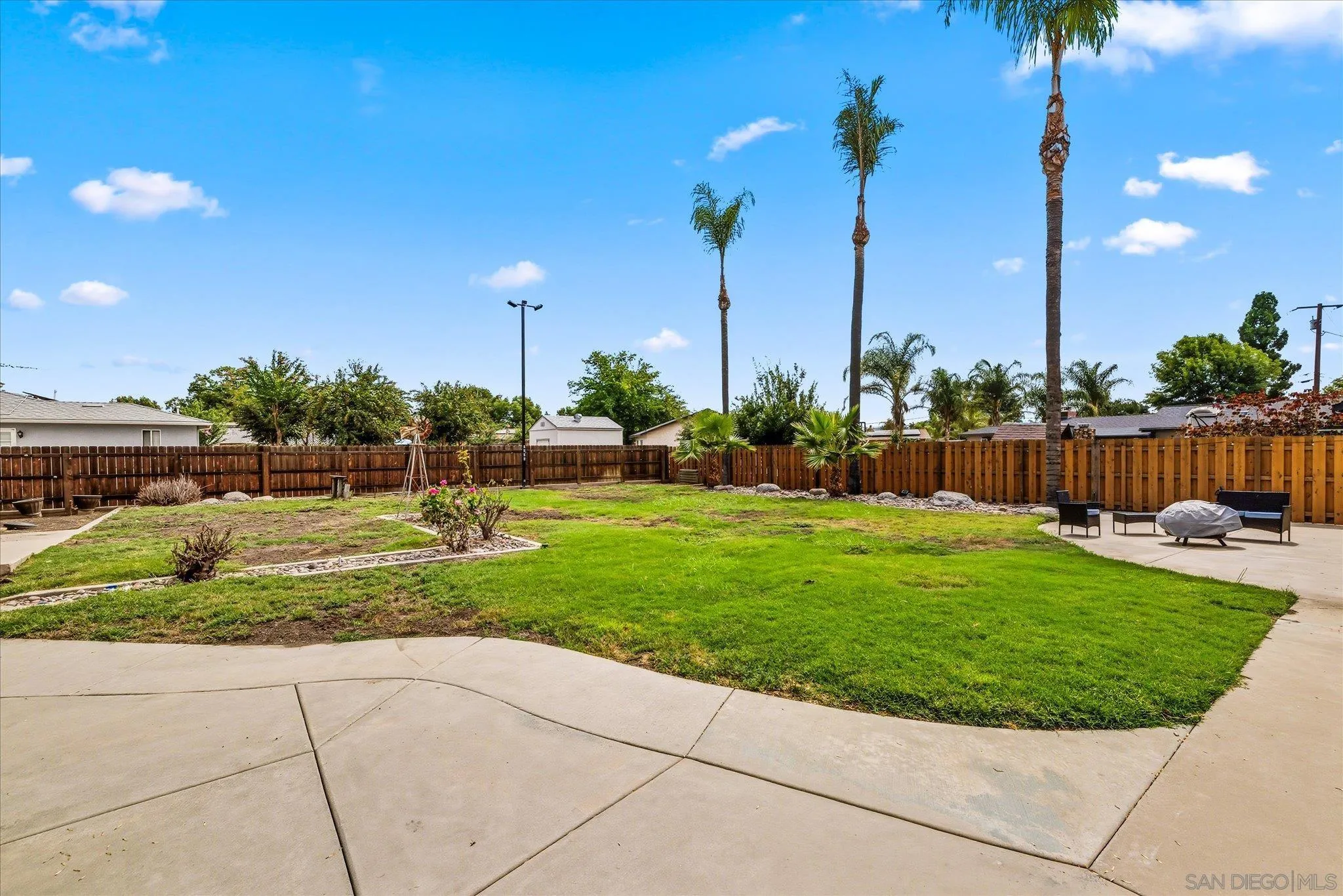 https://cdn.realtyfeed.com/cdn/127/260005031/7ef75f9304bb31820725cbca35669bb5.webp