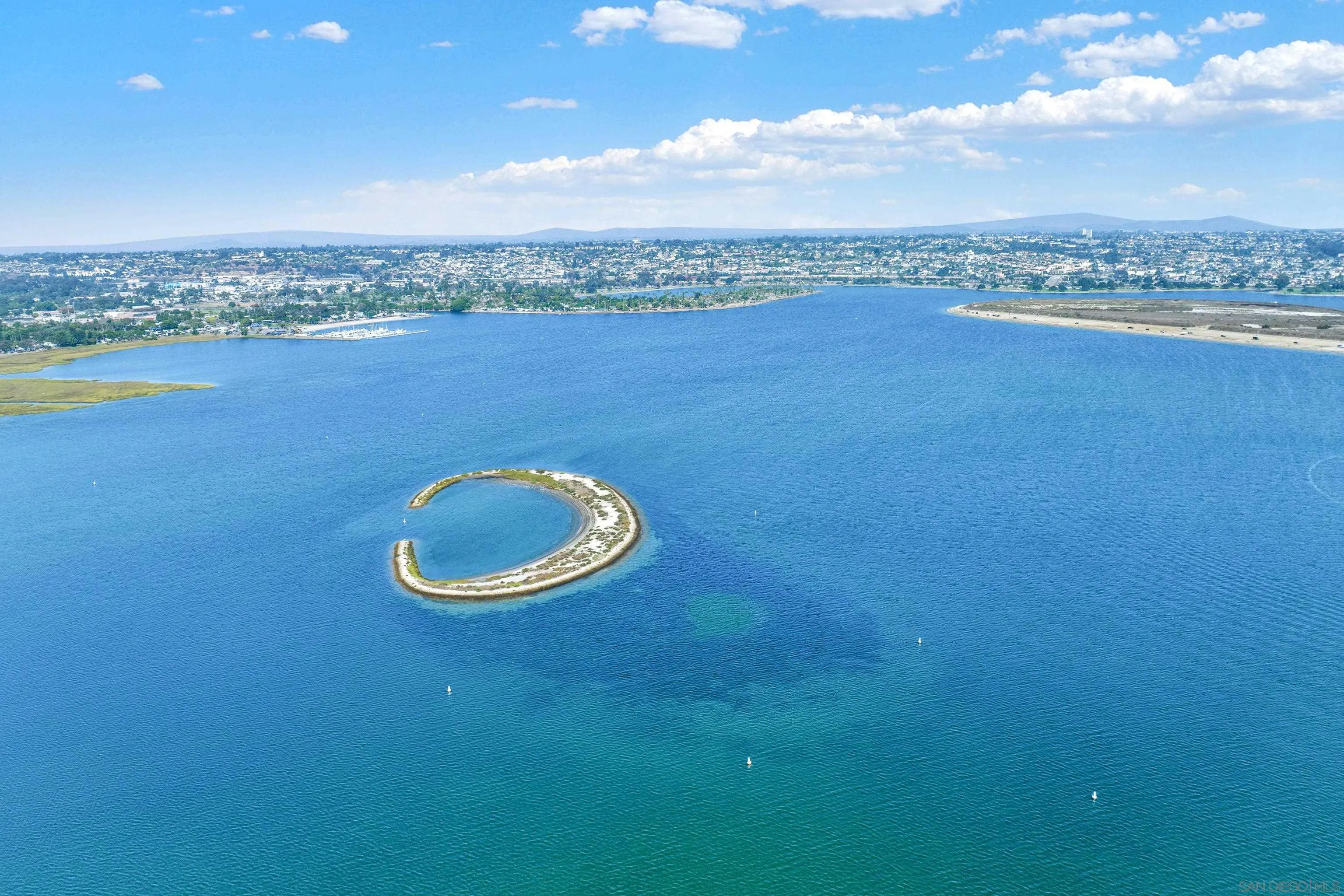 https://cdn.realtyfeed.com/cdn/127/260005039/18df15e3a22f6be162aa2f2f26605692.webp
