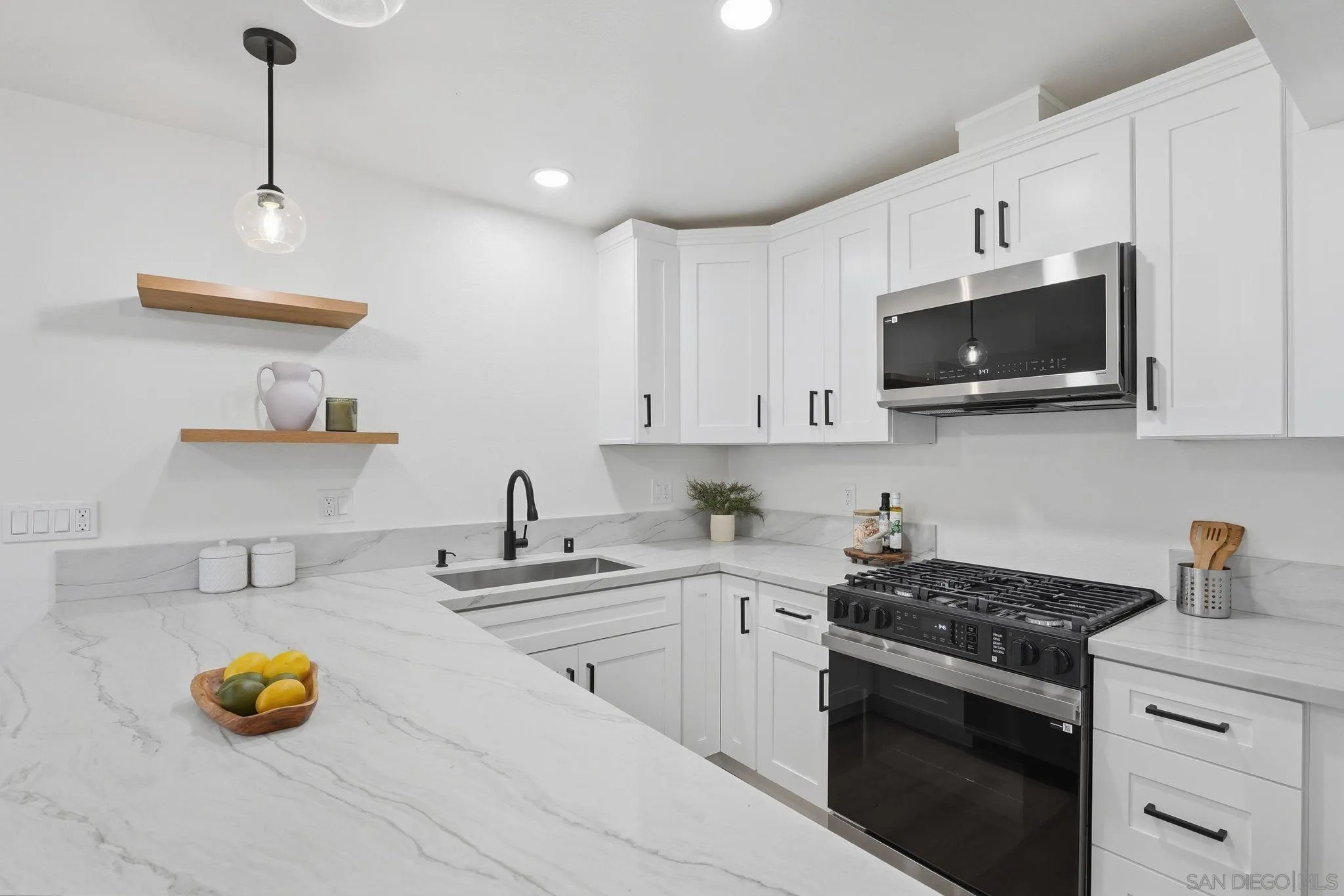 https://cdn.realtyfeed.com/cdn/127/260005041/2a0d57025bf99028a7116260ccfedd13.webp