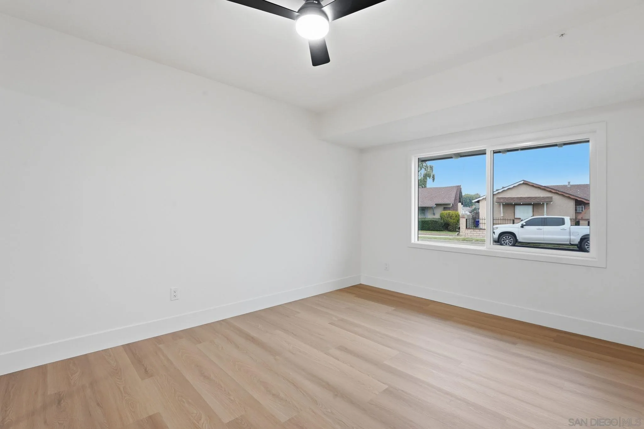 https://cdn.realtyfeed.com/cdn/127/260005041/4e13440bb8f3817525fd0ee6c9ac8462.webp